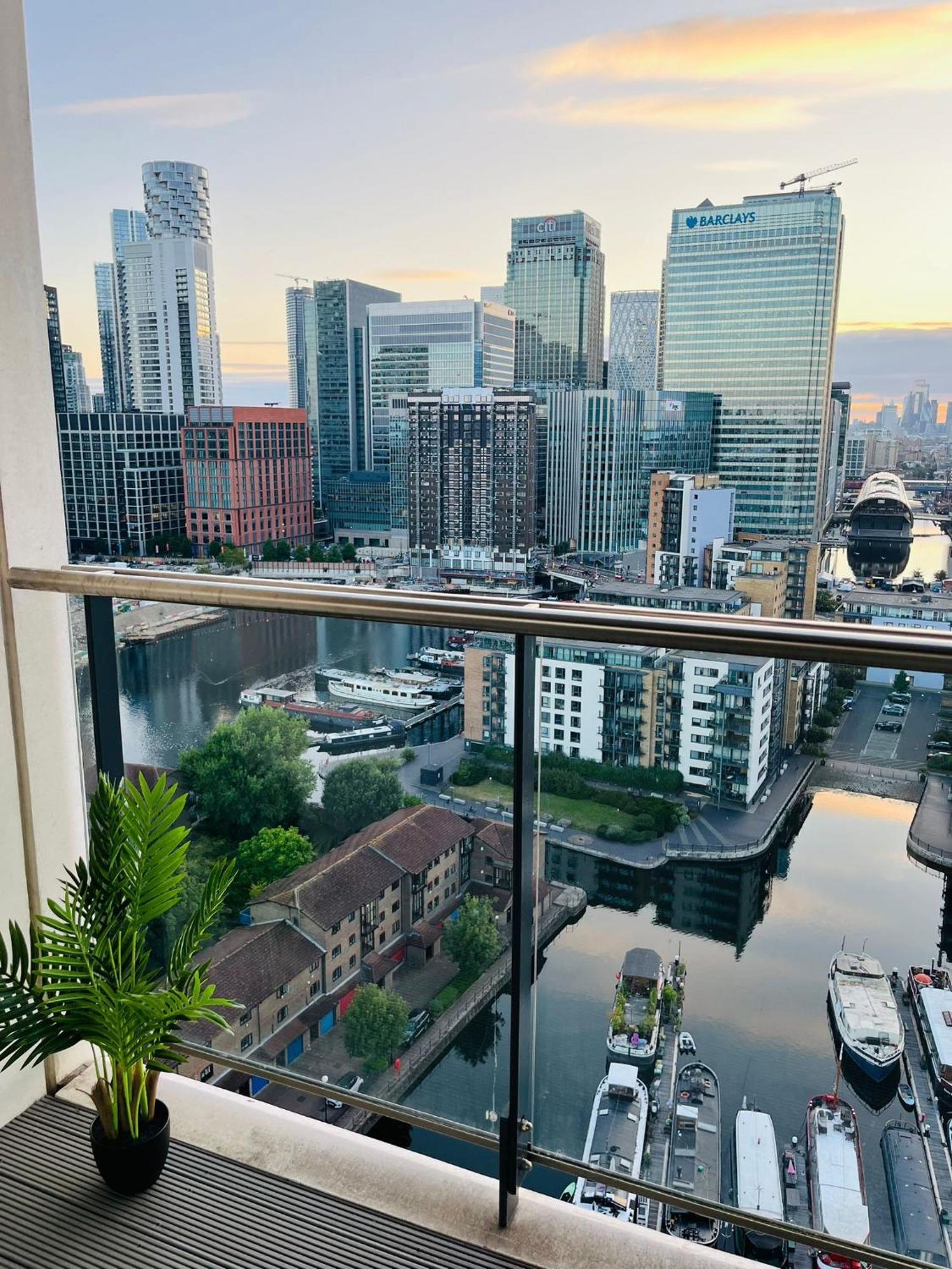 Modern Canary Wharf - Prime For Business & Family - Near Tube Access *