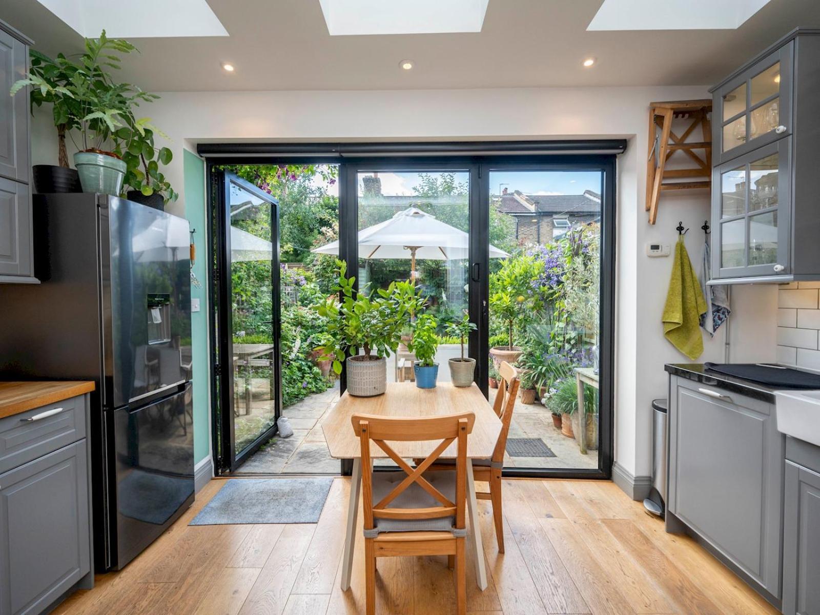 Pass The Keys Stylishly Designed Townhouse - Garden Oasis Ferienhaus