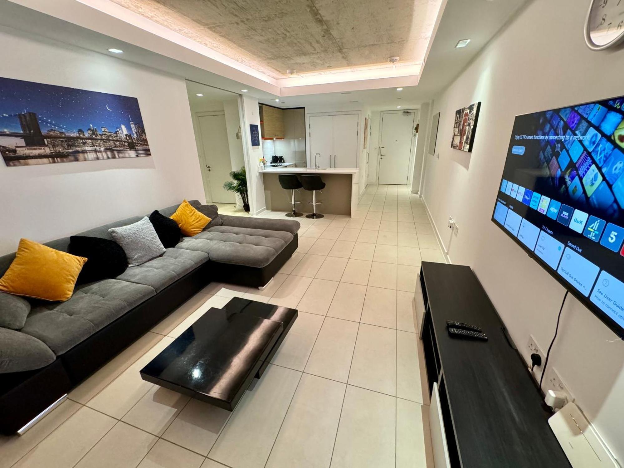 Excel Cosy With Balcony & River View Close To O2 Arena, Cable Car, City Hall