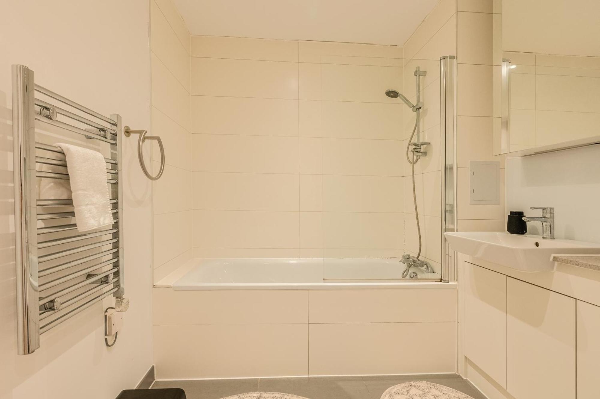 Appartement Elegant 1br Apartment, 5 Min Limehouse Dlr Station Londres
