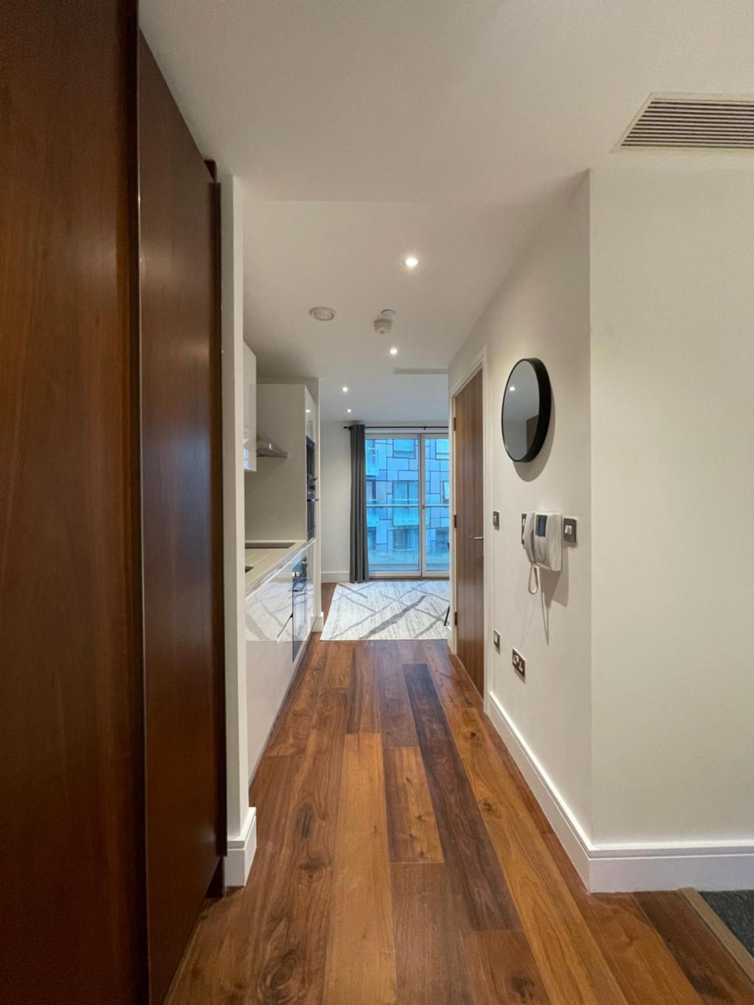 In Canary Wharf Apartment