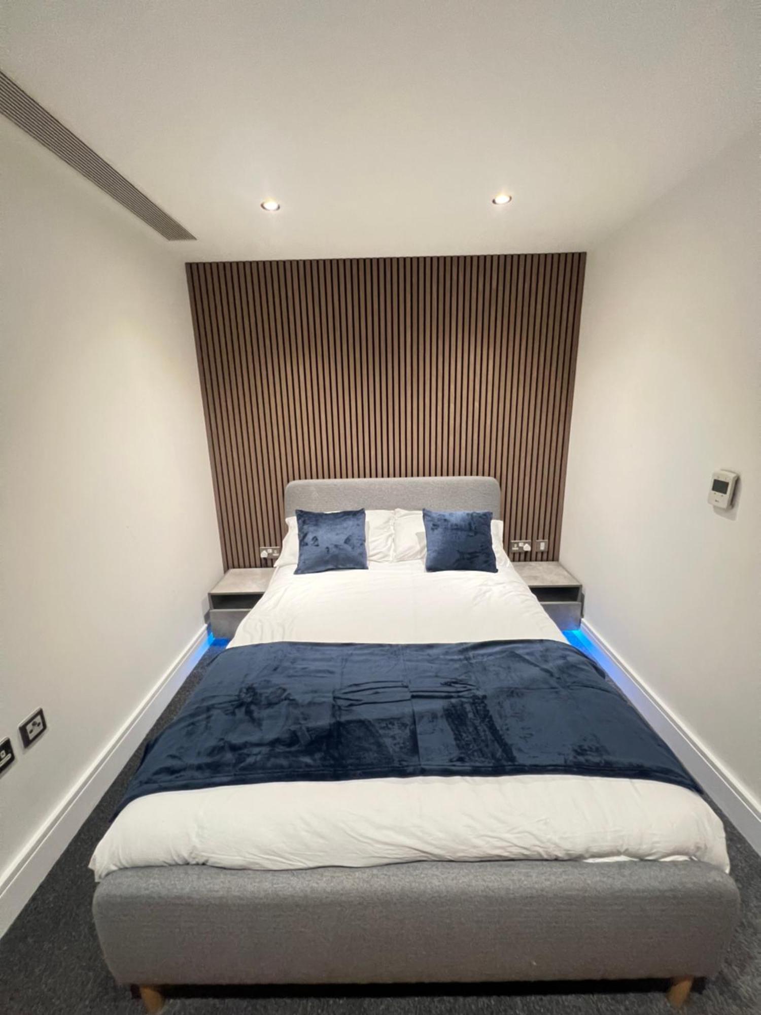 In Canary Wharf Apartment