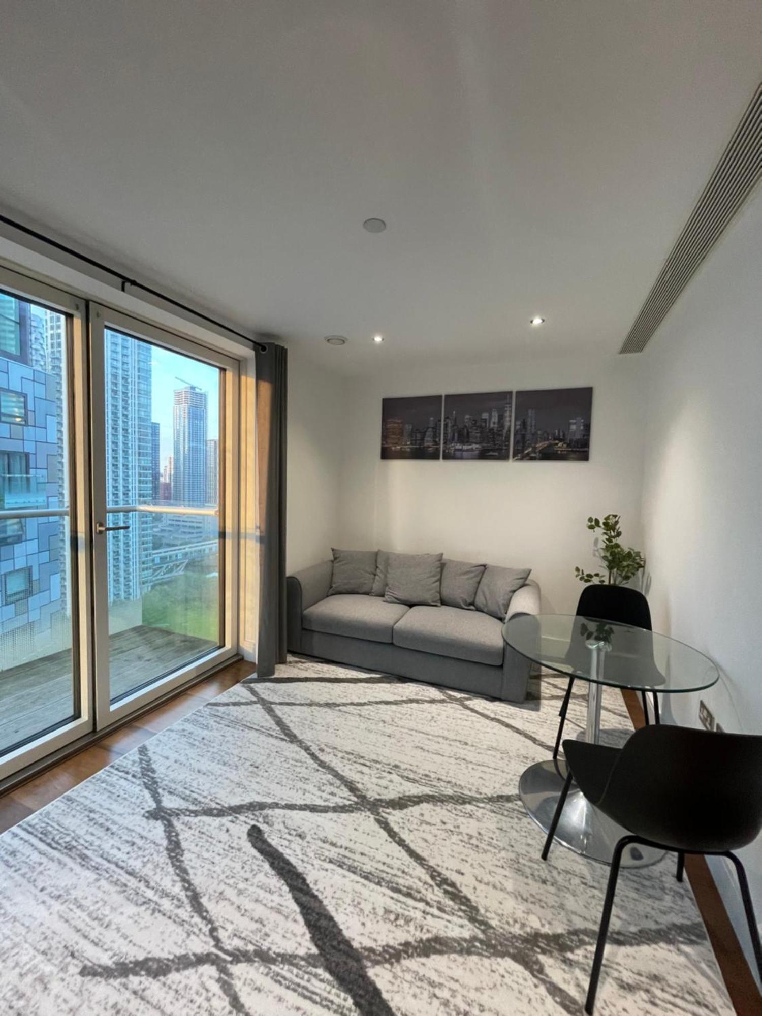 Apartment In Canary Wharf *
