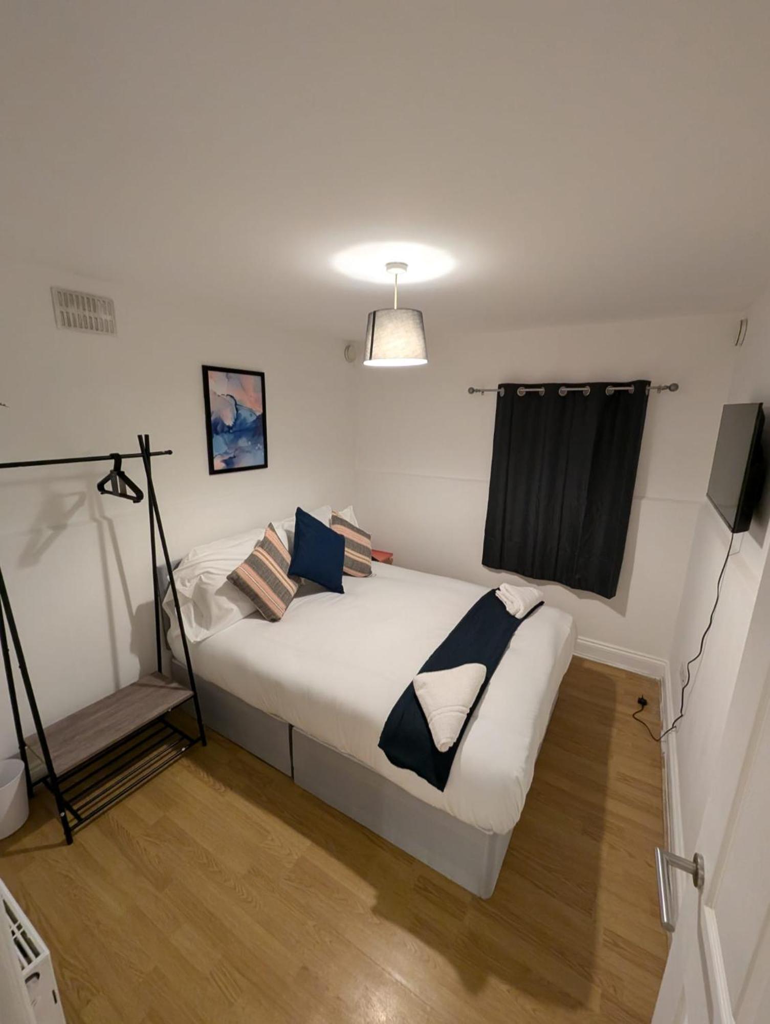 Gasthof En-suite Double - Leytonstone E11 *