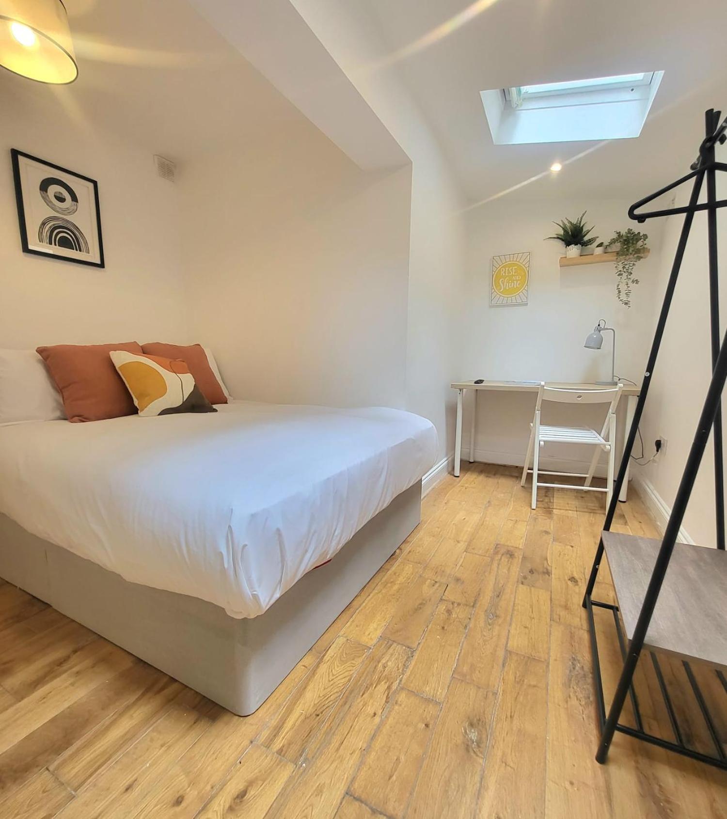 Gasthof En-suite Double - Leytonstone E11 *