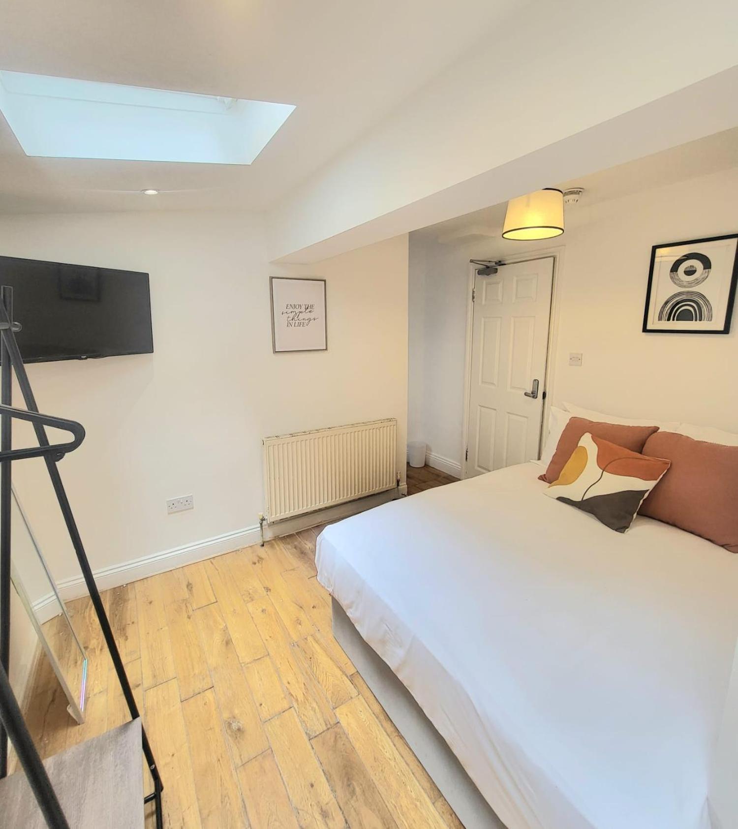 Gasthof En-suite Double - Leytonstone E11 London