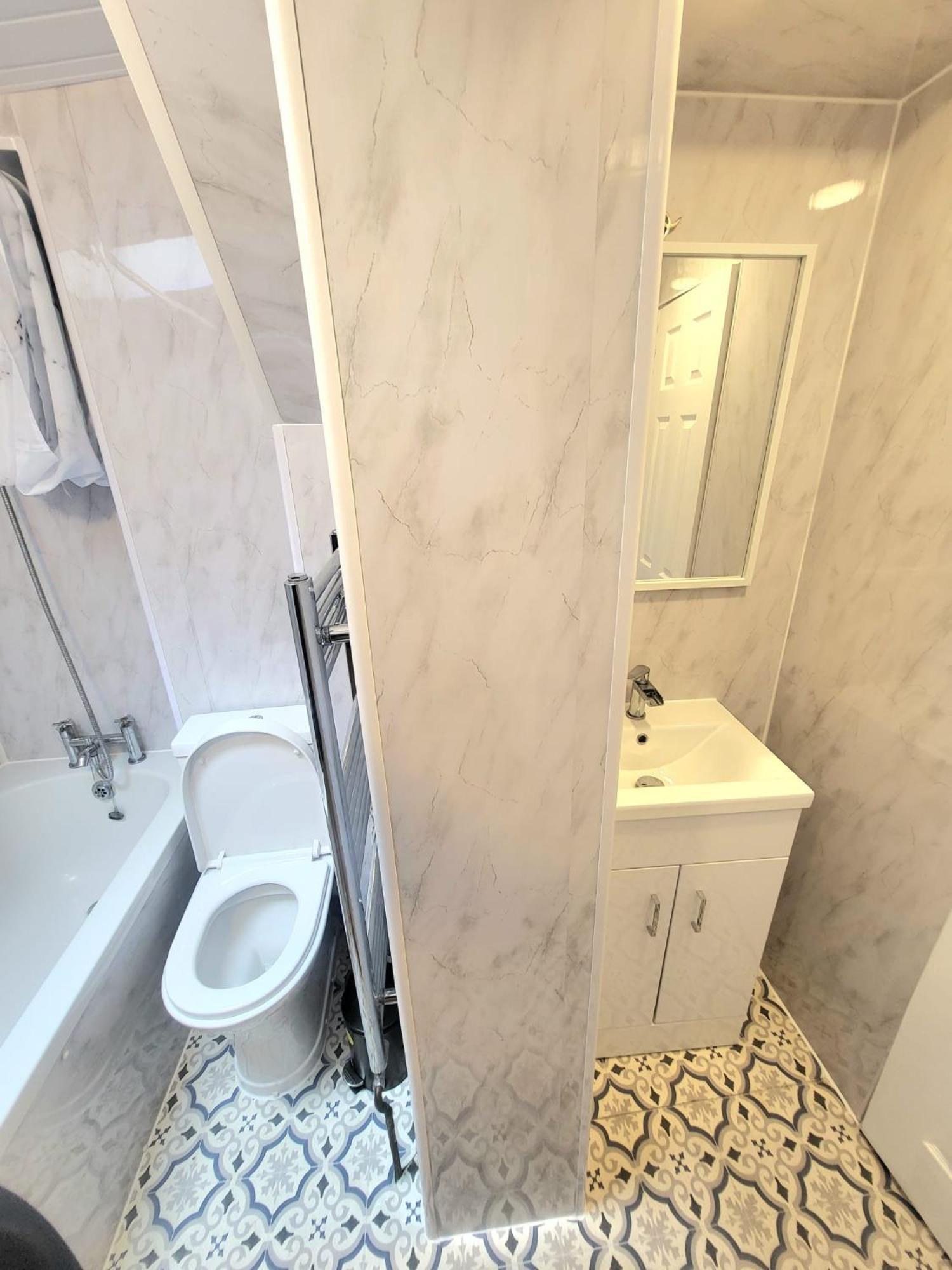 En-suite Double - Leytonstone E11 Gasthof London