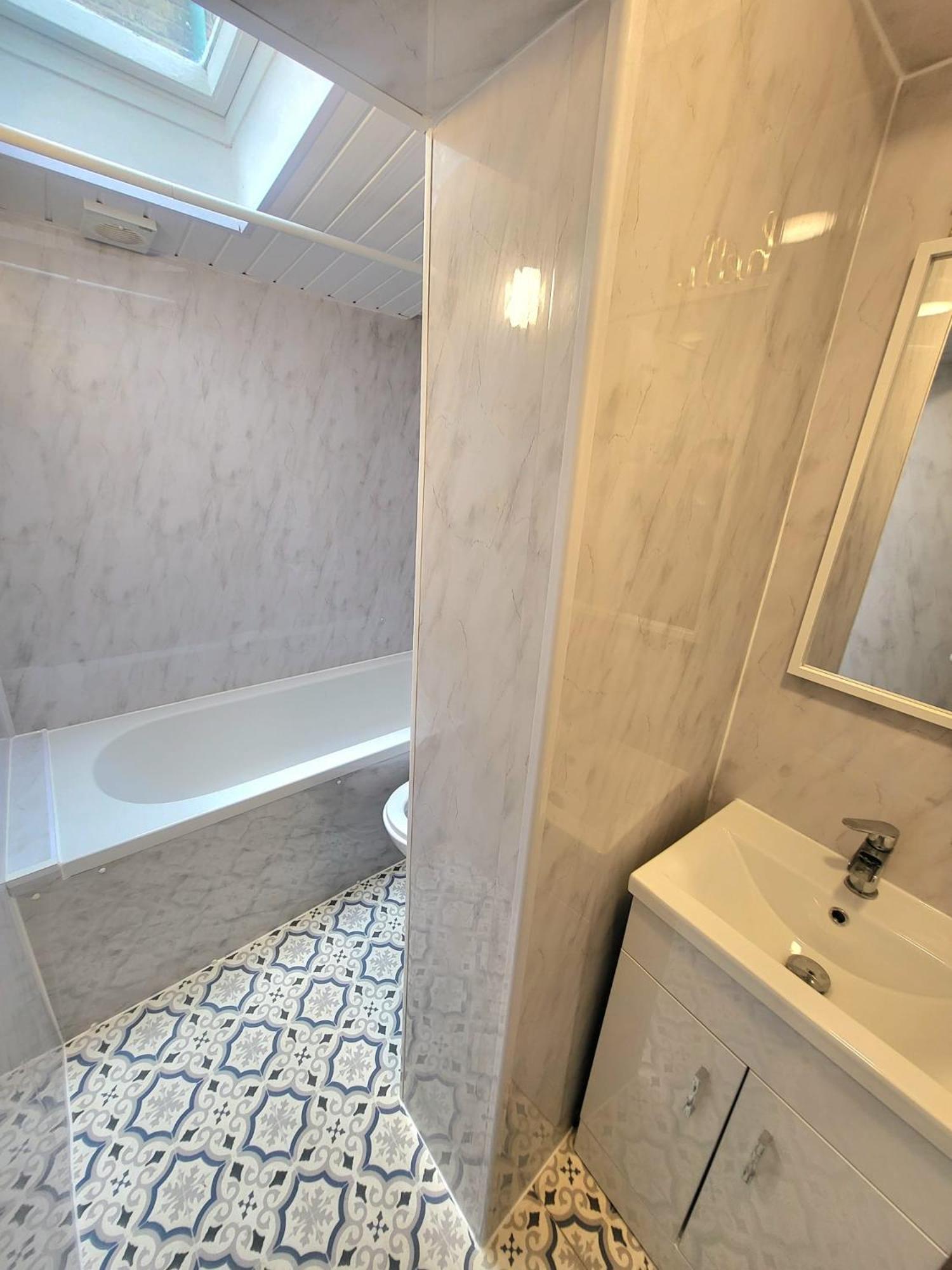 Gasthof En-suite Double - Leytonstone E11 *