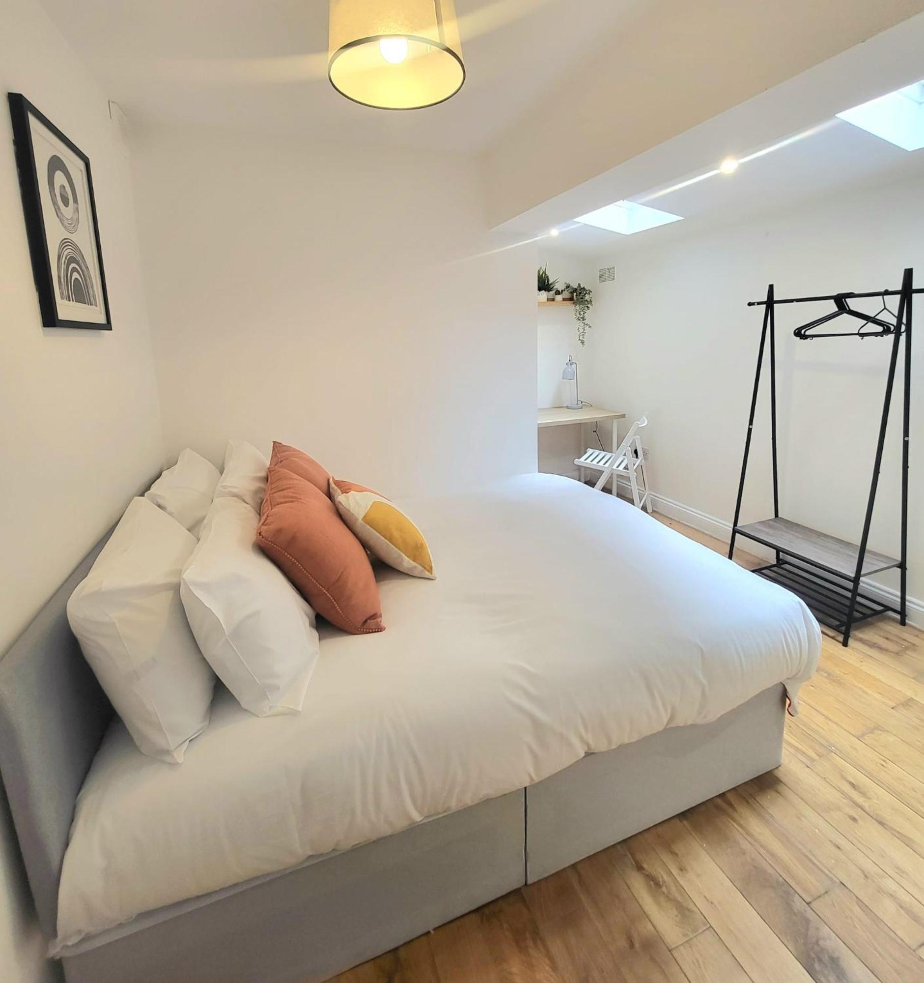 Gasthof En-suite Double - Leytonstone E11 *