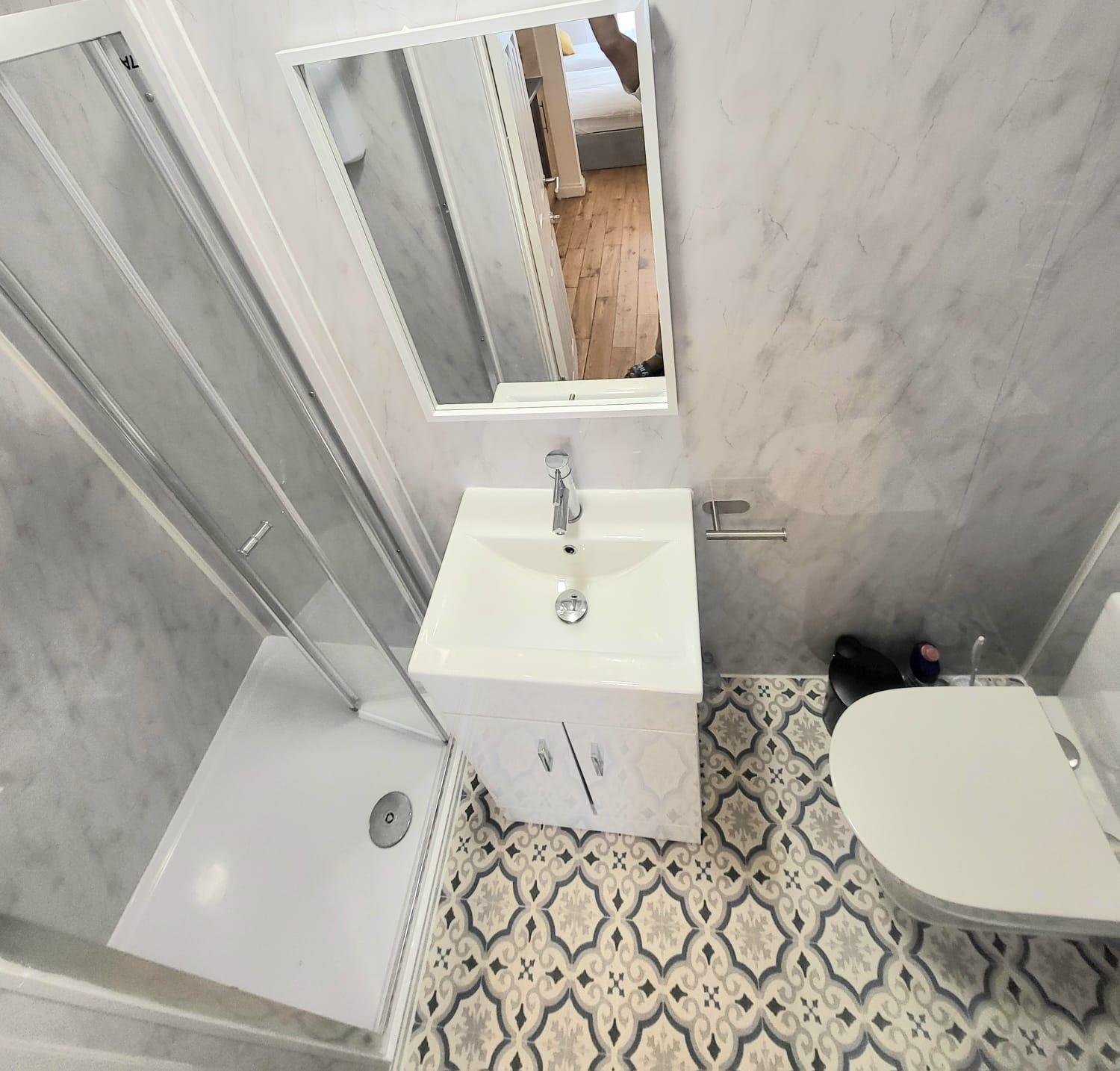 Gasthof En-suite Double - Leytonstone E11 *