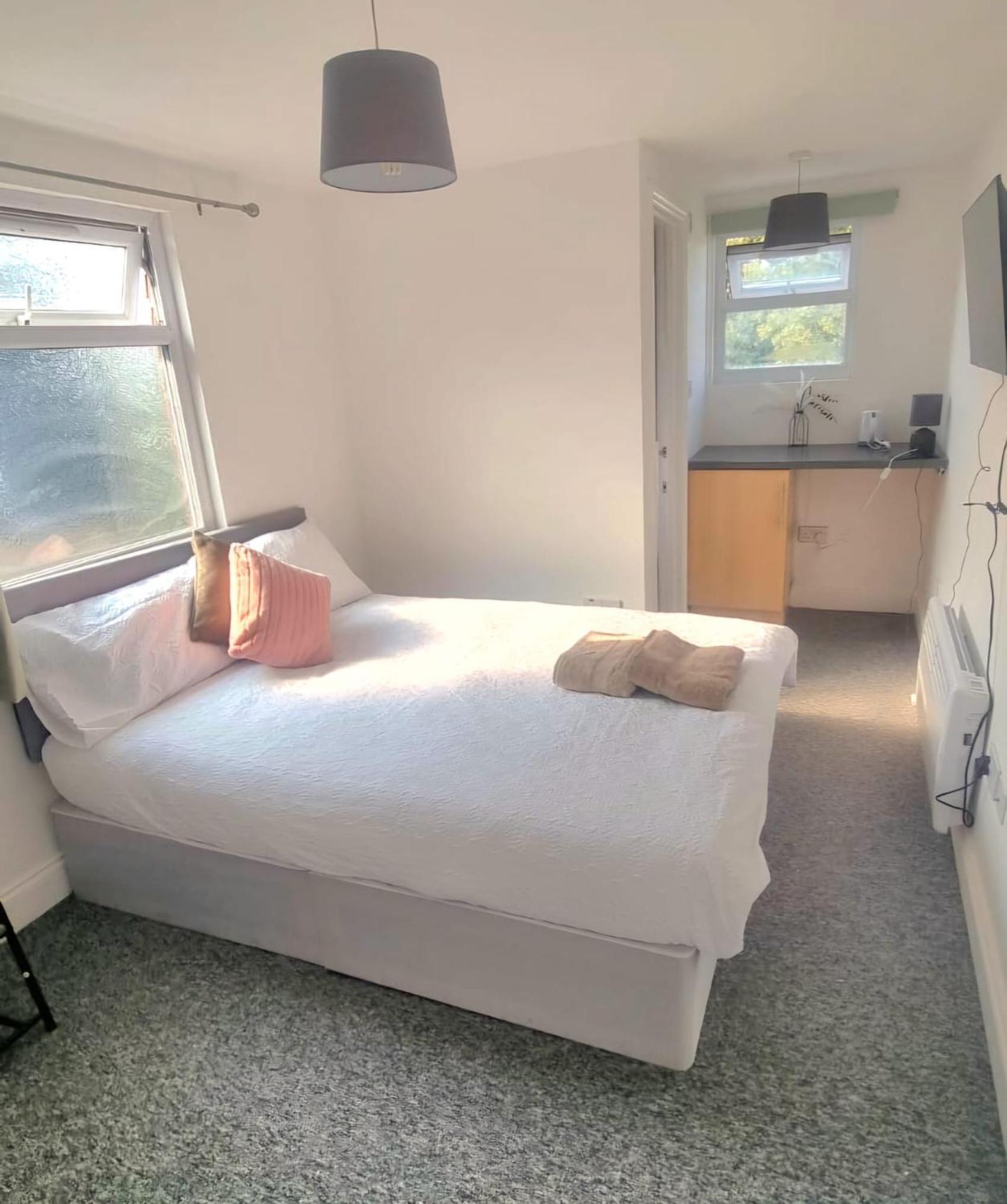Gasthof En-suite Double - Leytonstone E11