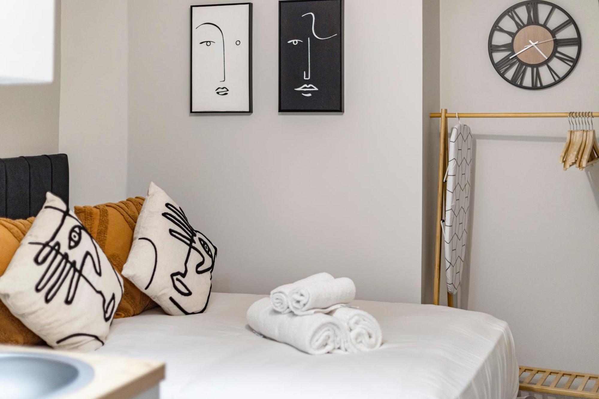 Chic Pad: Modern Retreat Apartamento