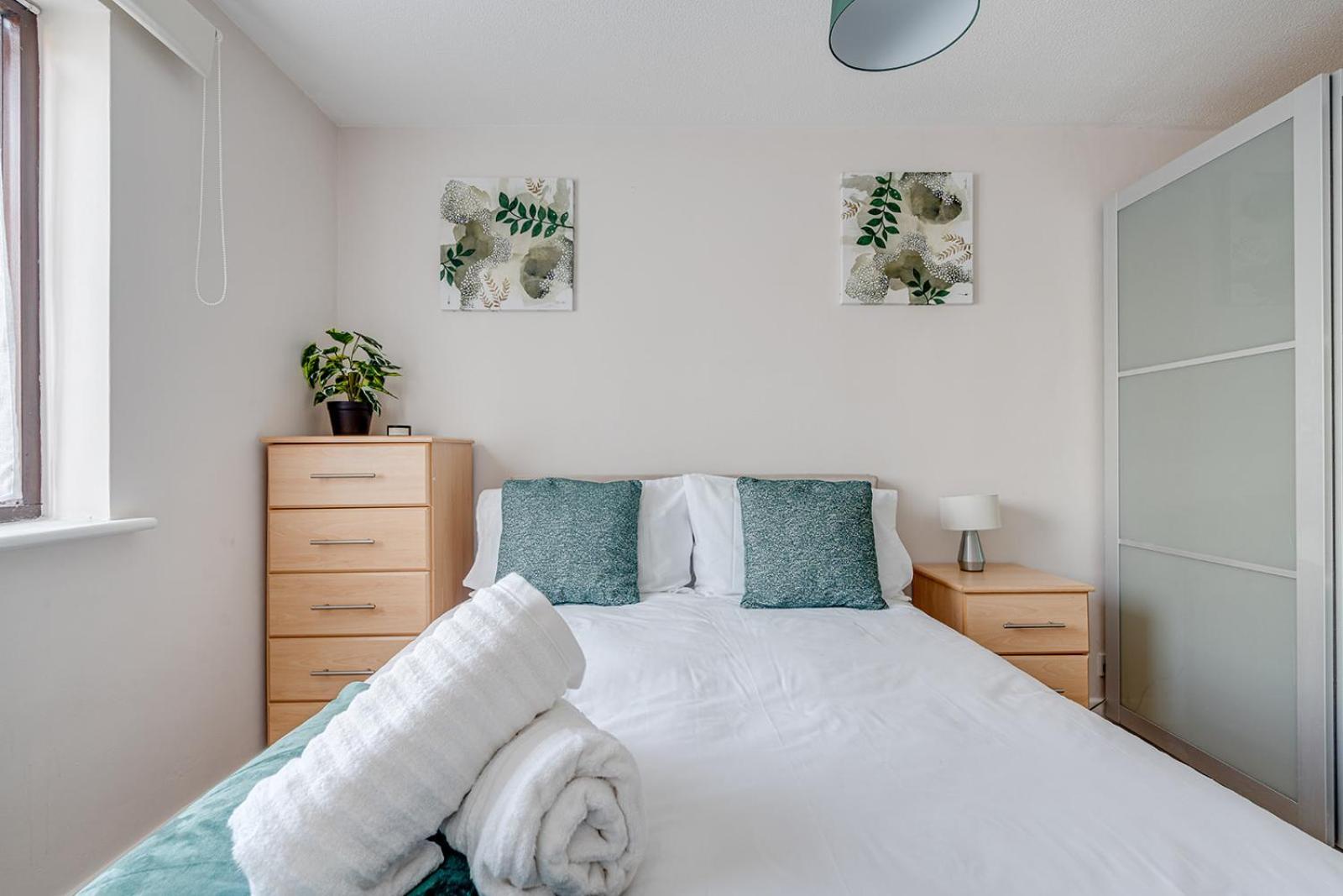 Canadawater-2bedroom-1bathroom-wifi-free Parking