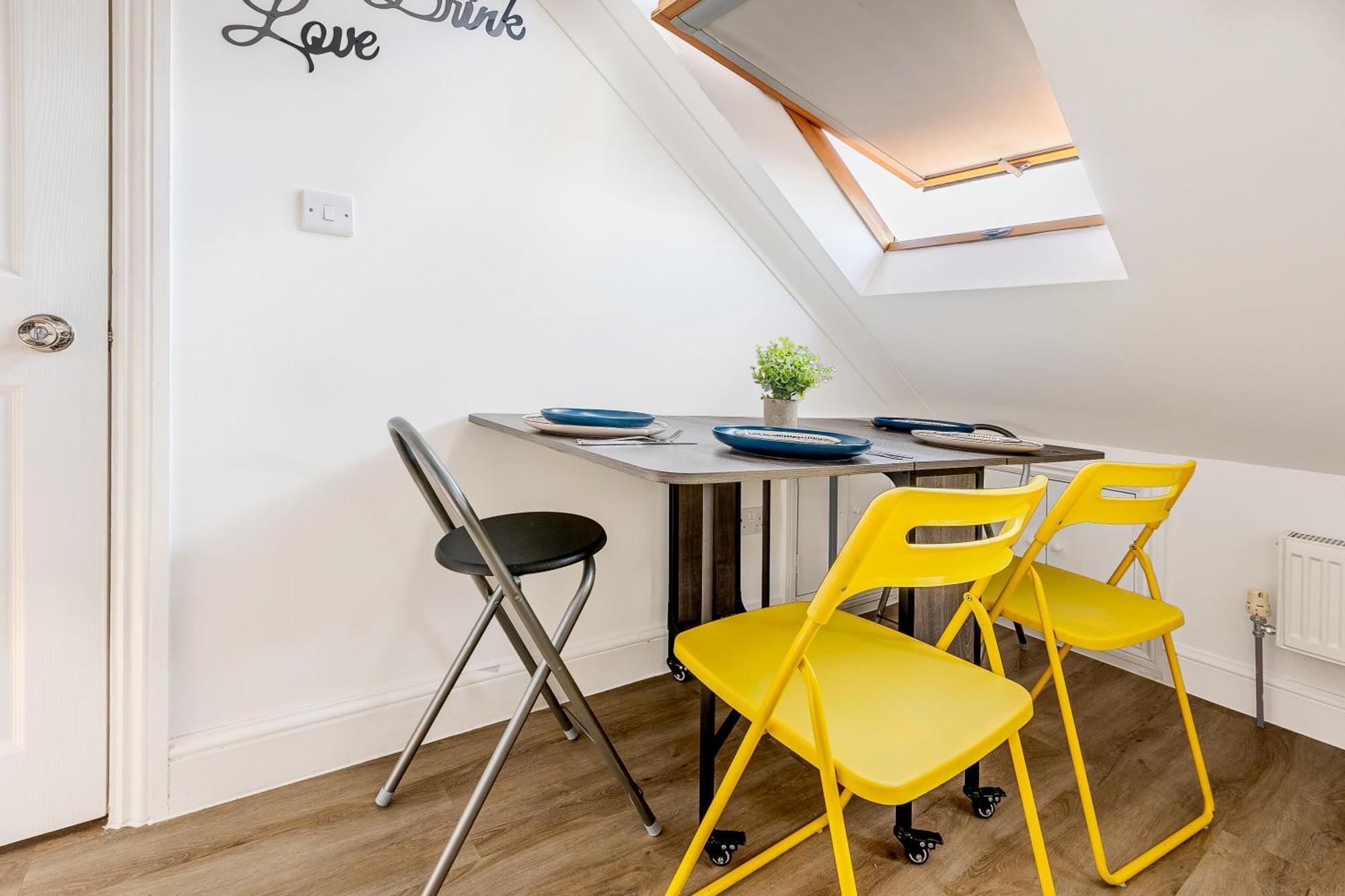Bright 2br Flat, Forest Gate, East * Londen