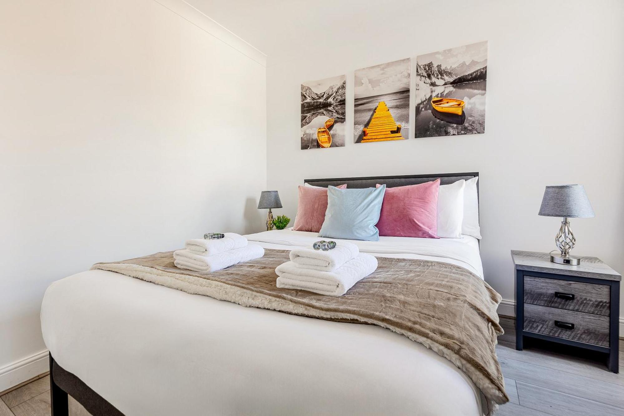Bright 2br Flat, Forest Gate, East * Londen