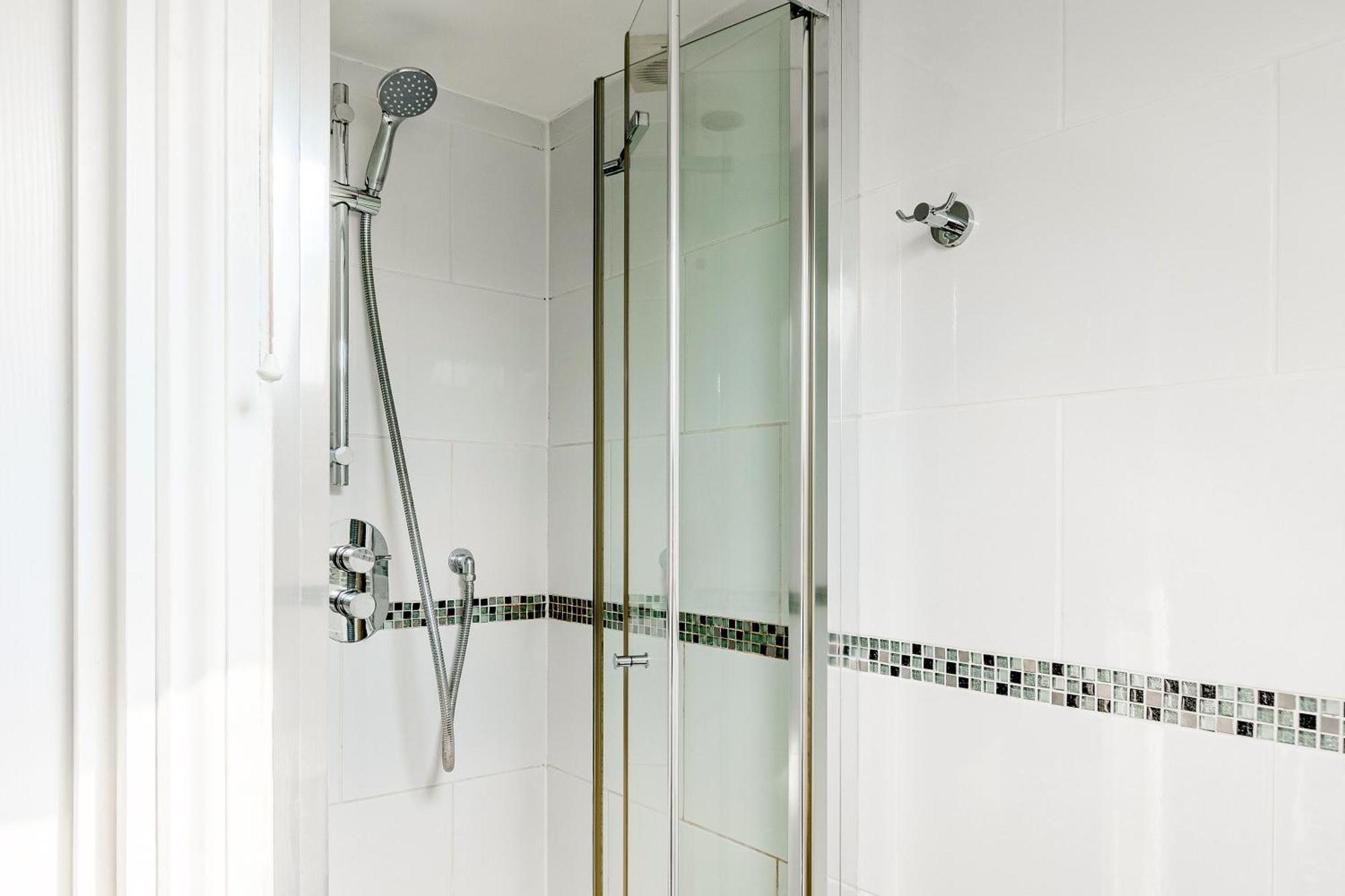Bright 2br Flat, Forest Gate, East * Londen