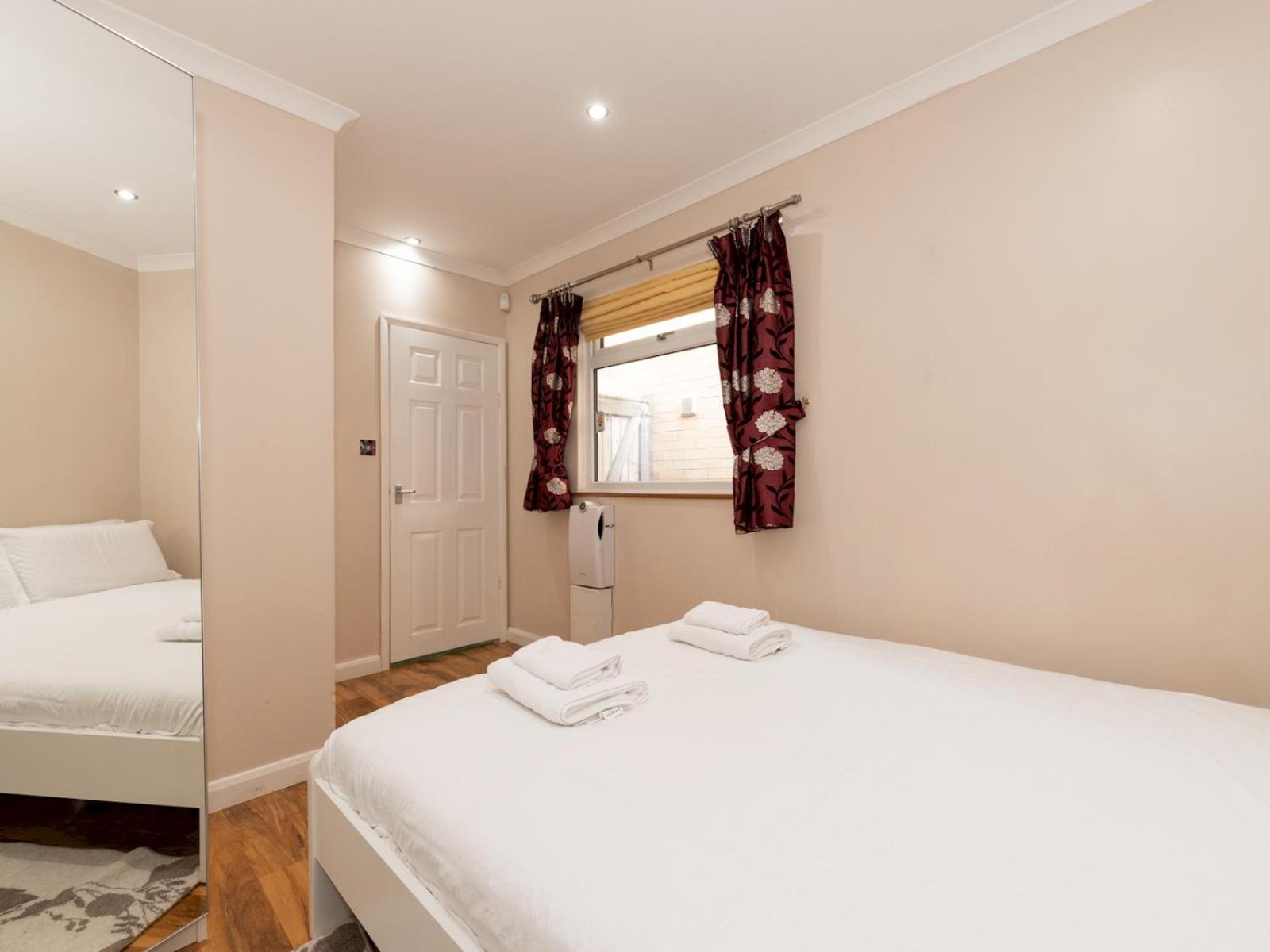 Hébergement de vacances 4 Bed House In Greater Parking Pass The Keys Londres
