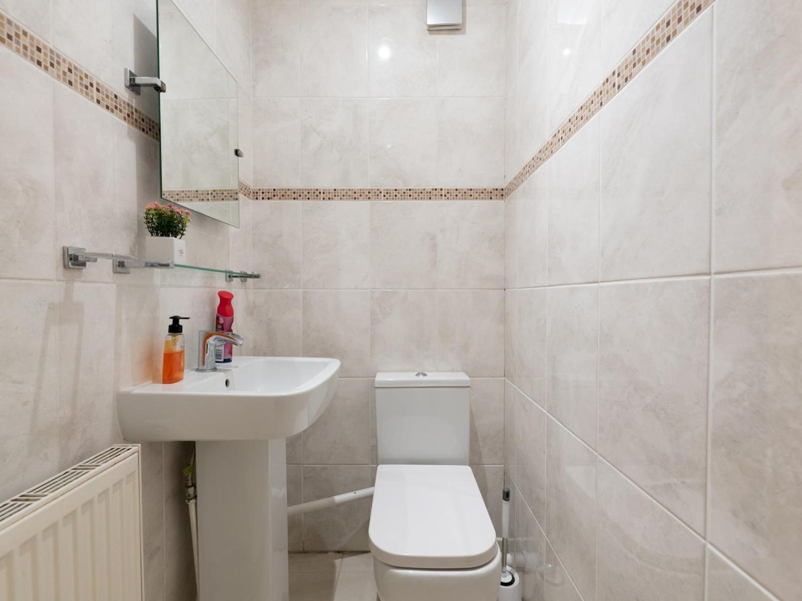 Hébergement de vacances 4 Bed House In Greater Parking Pass The Keys *