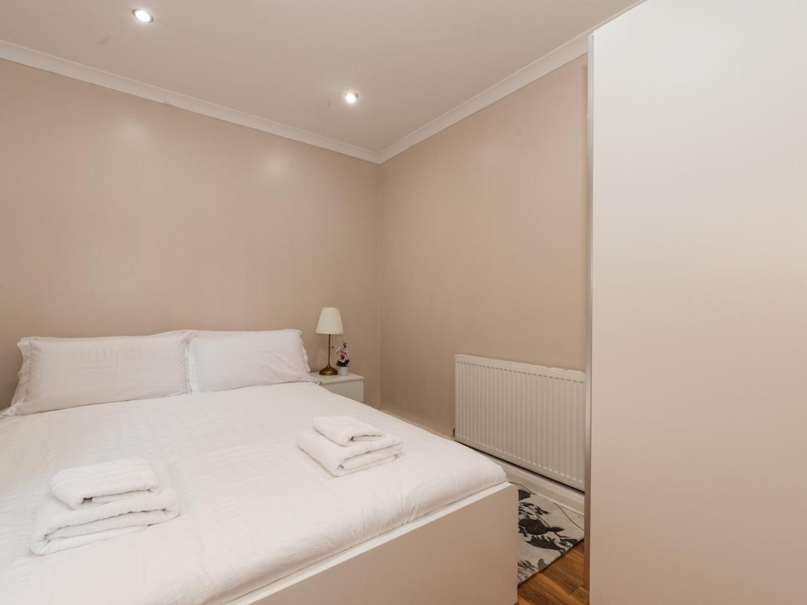 4 Bed House In Greater Parking Pass The Keys Hébergement de vacances *
