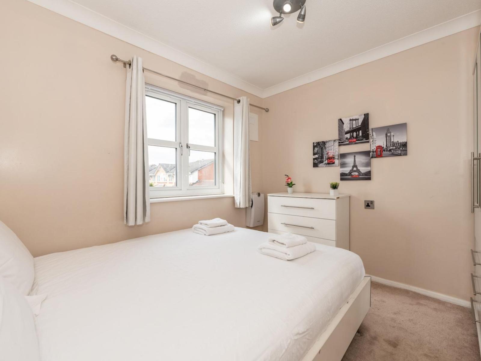 Hébergement de vacances 4 Bed House In Greater Parking Pass The Keys *