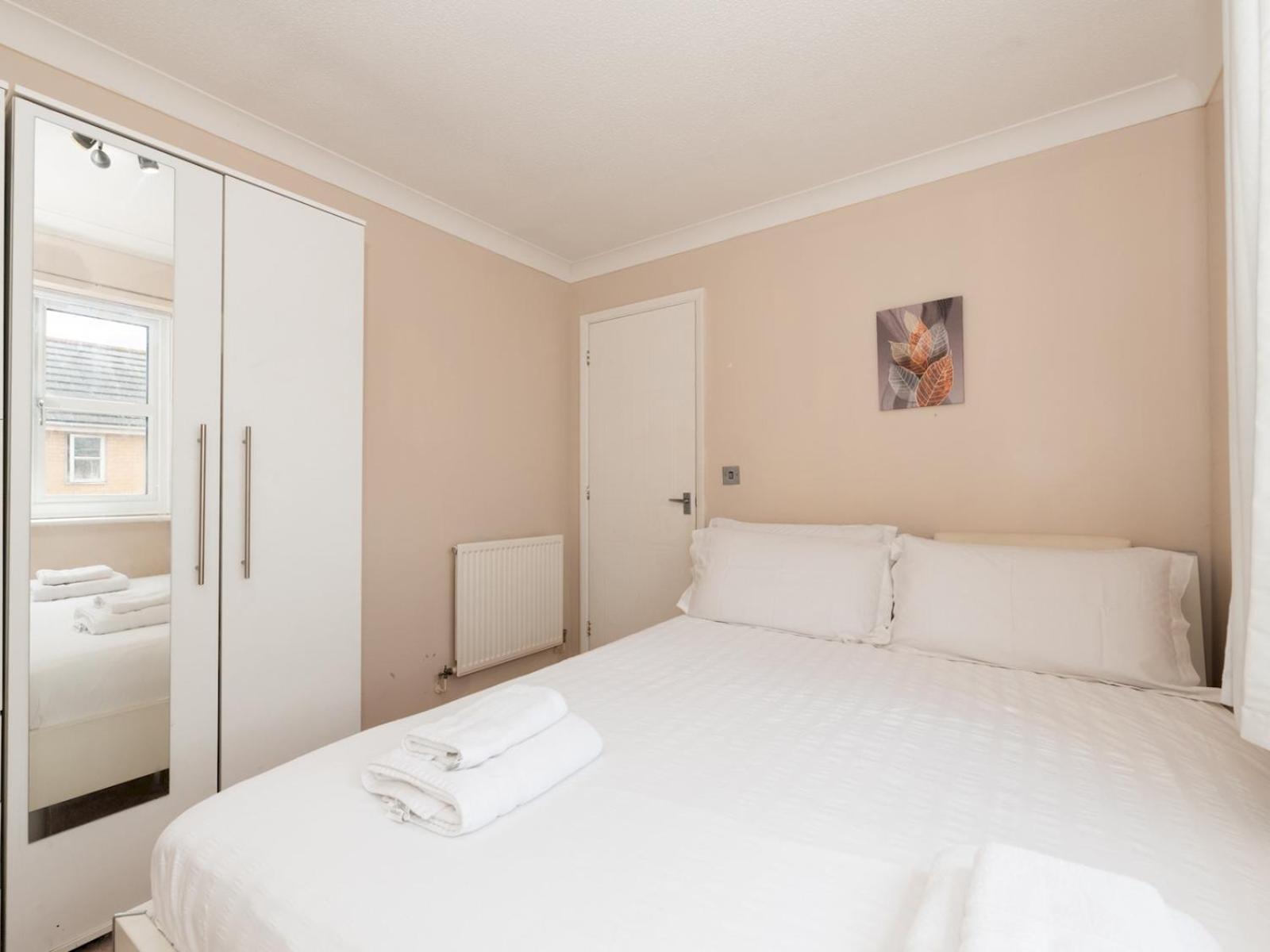 4 Bed House In Greater Parking Pass The Keys Hébergement de vacances