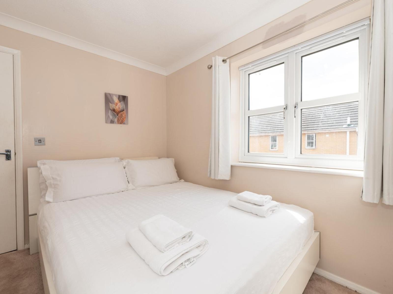 Hébergement de vacances 4 Bed House In Greater Parking Pass The Keys