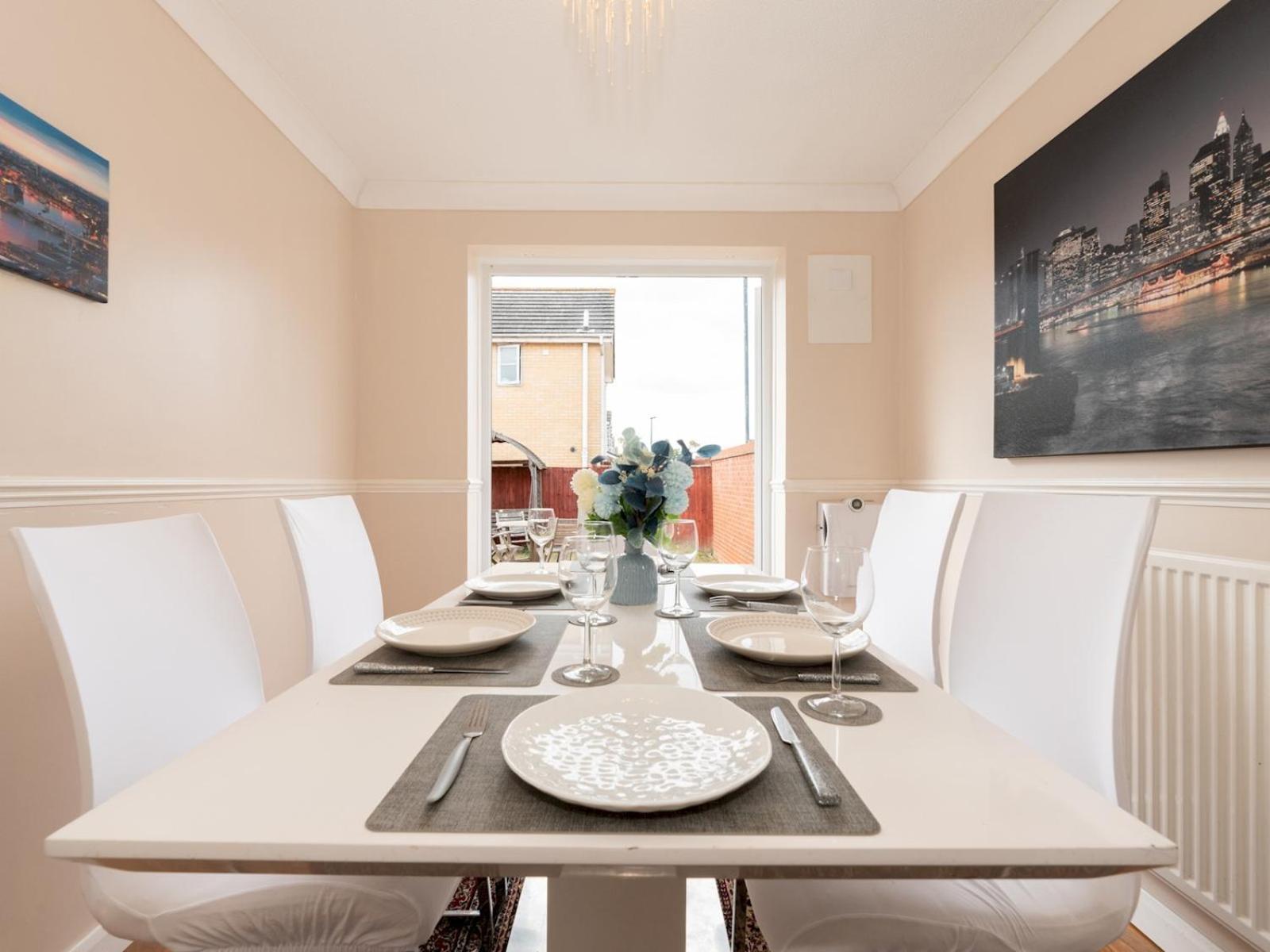Hébergement de vacances 4 Bed House In Greater Parking Pass The Keys *