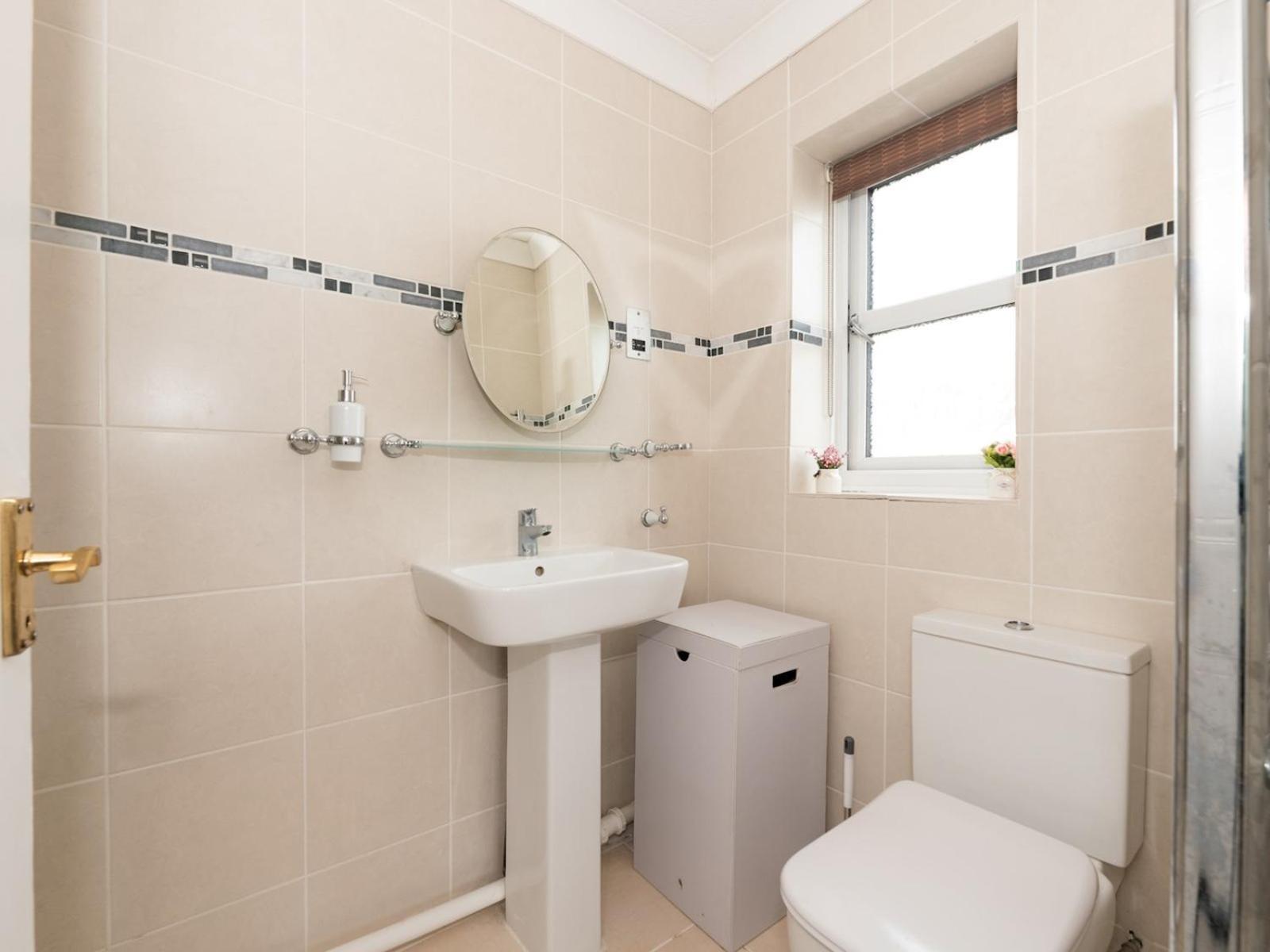 Hébergement de vacances 4 Bed House In Greater Parking Pass The Keys Londres