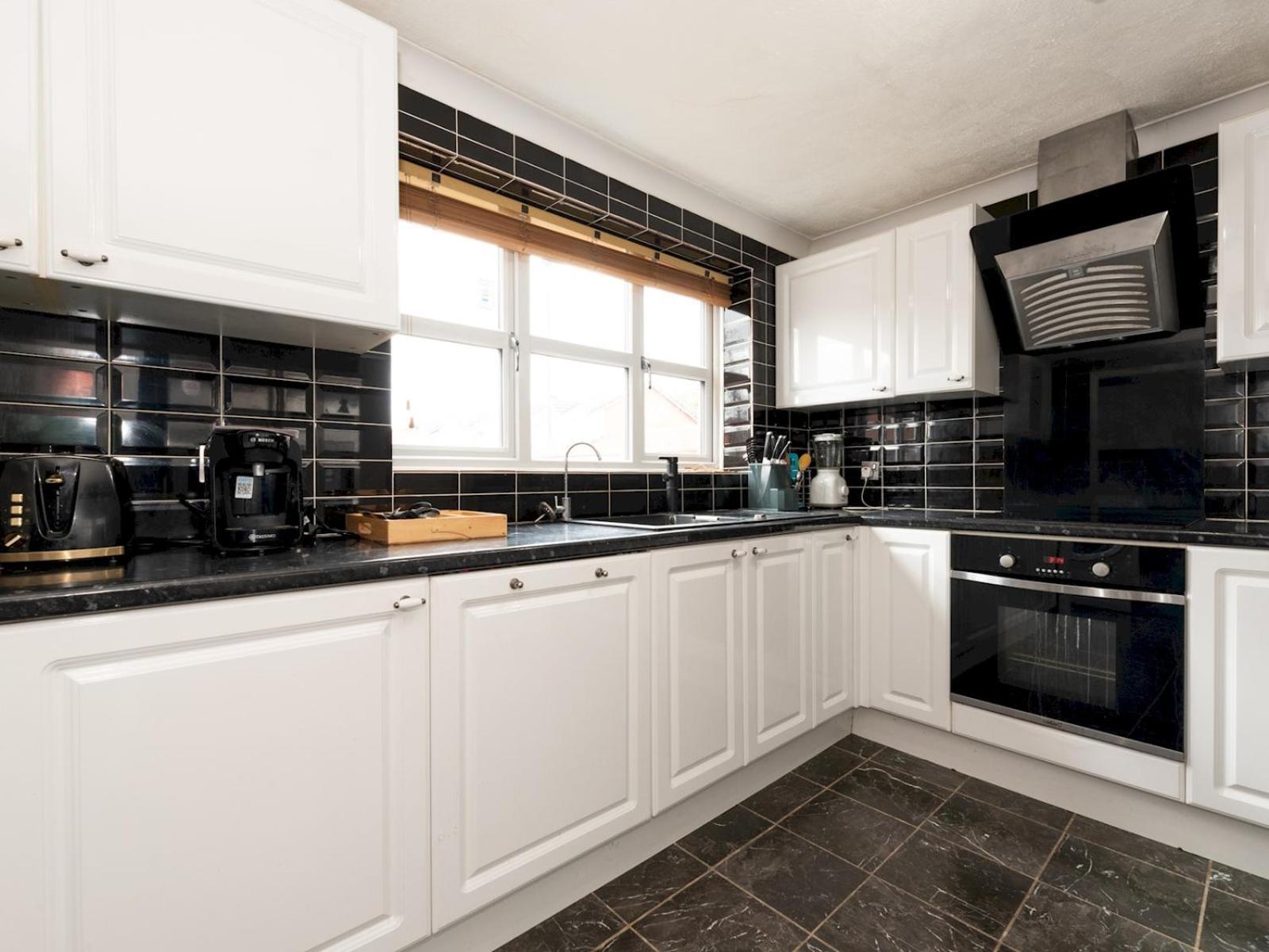 Hébergement de vacances 4 Bed House In Greater Parking Pass The Keys