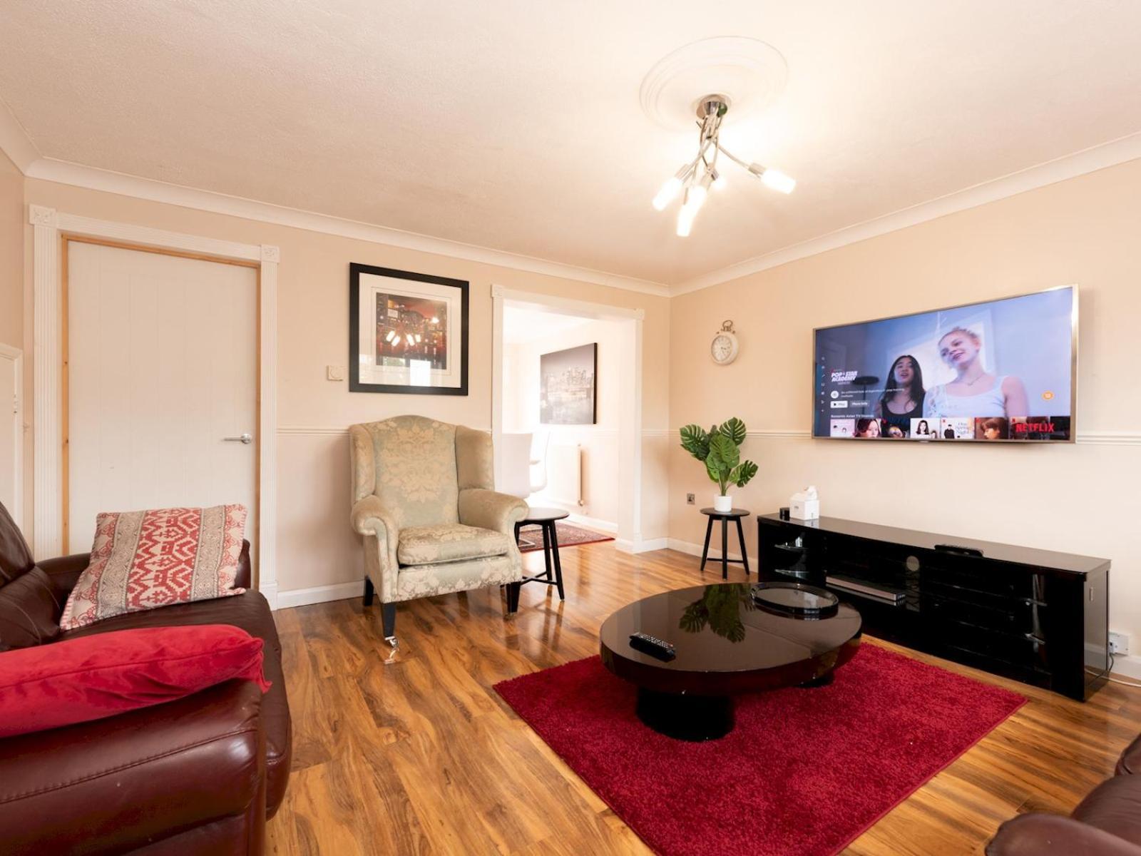 Hébergement de vacances 4 Bed House In Greater Parking Pass The Keys *