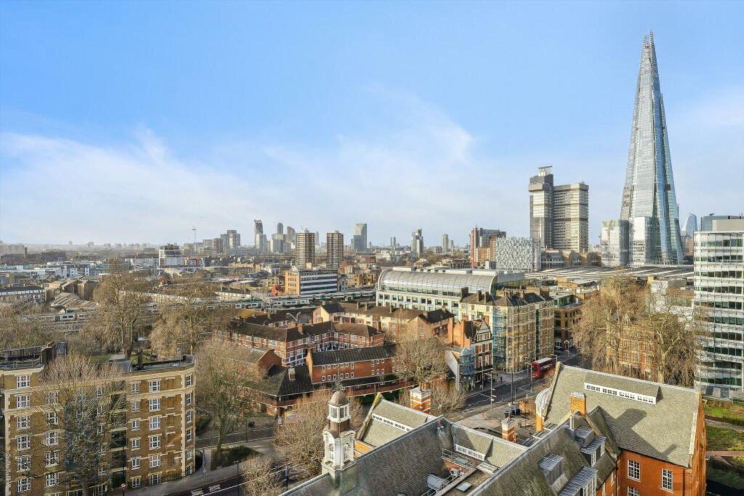 Stunning Duplex Penthouse Over 2200 Sq Ft Sleeps 8 With Jacuzzi Rooftop Views Of The City * Londres