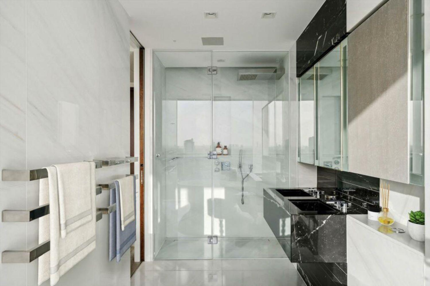 Stunning Duplex Penthouse Over 2200 Sq Ft Sleeps 8 With Jacuzzi Rooftop Views Of The City * Londres