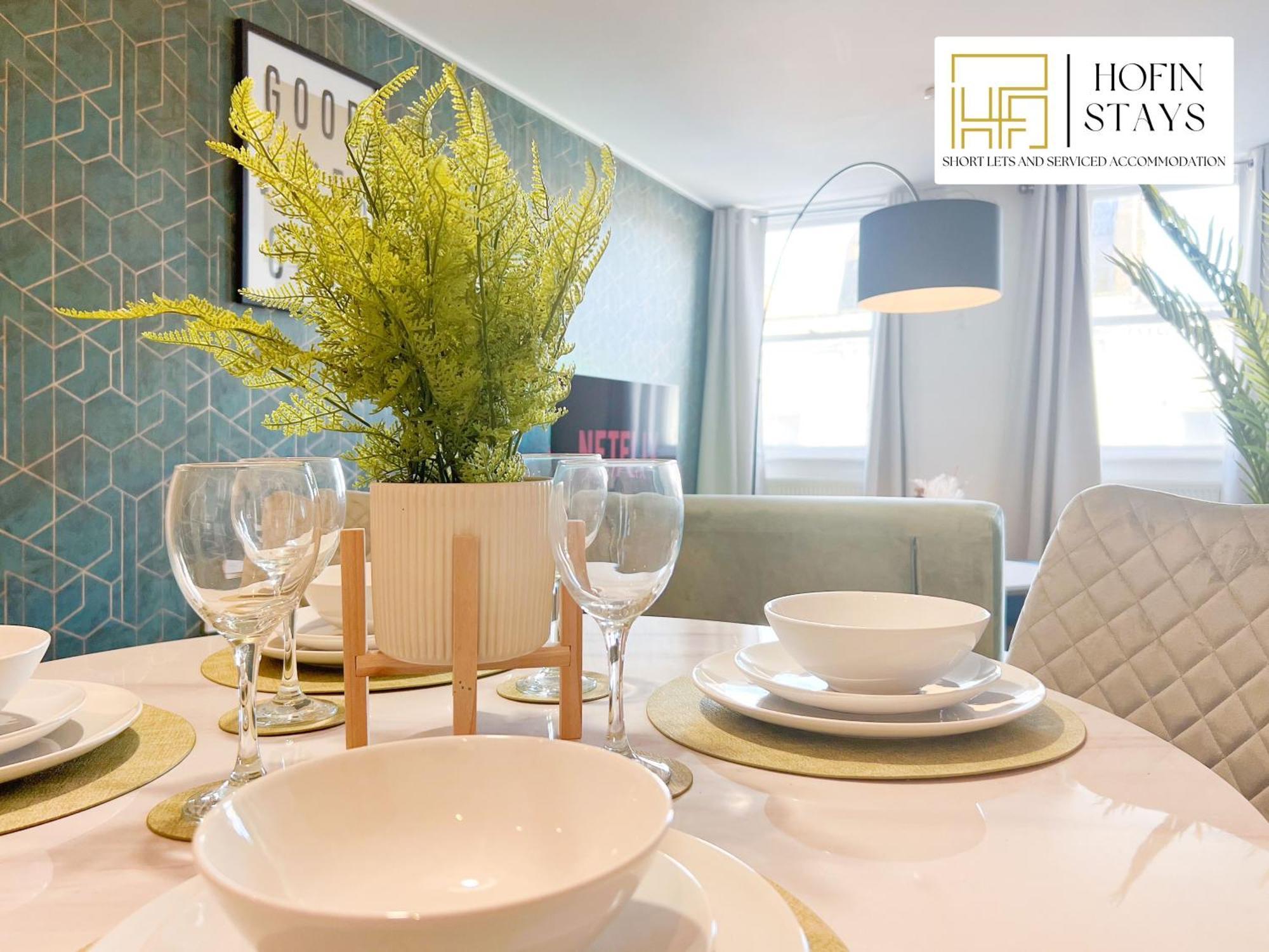 Last-minute Specials L Premium On 2 Double Bed For 6 Guests L Deals L Hofin Short Lets & Serviced *