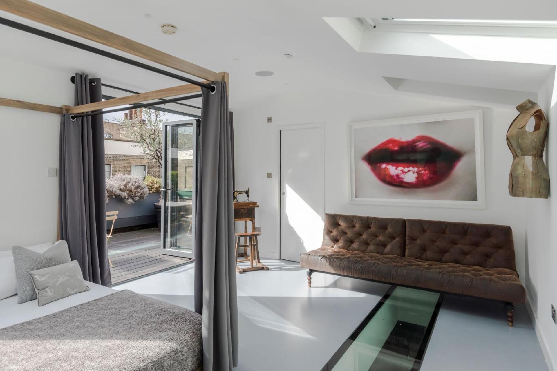 The Dream Factory - Bridge- By Frankie Says Holiday home