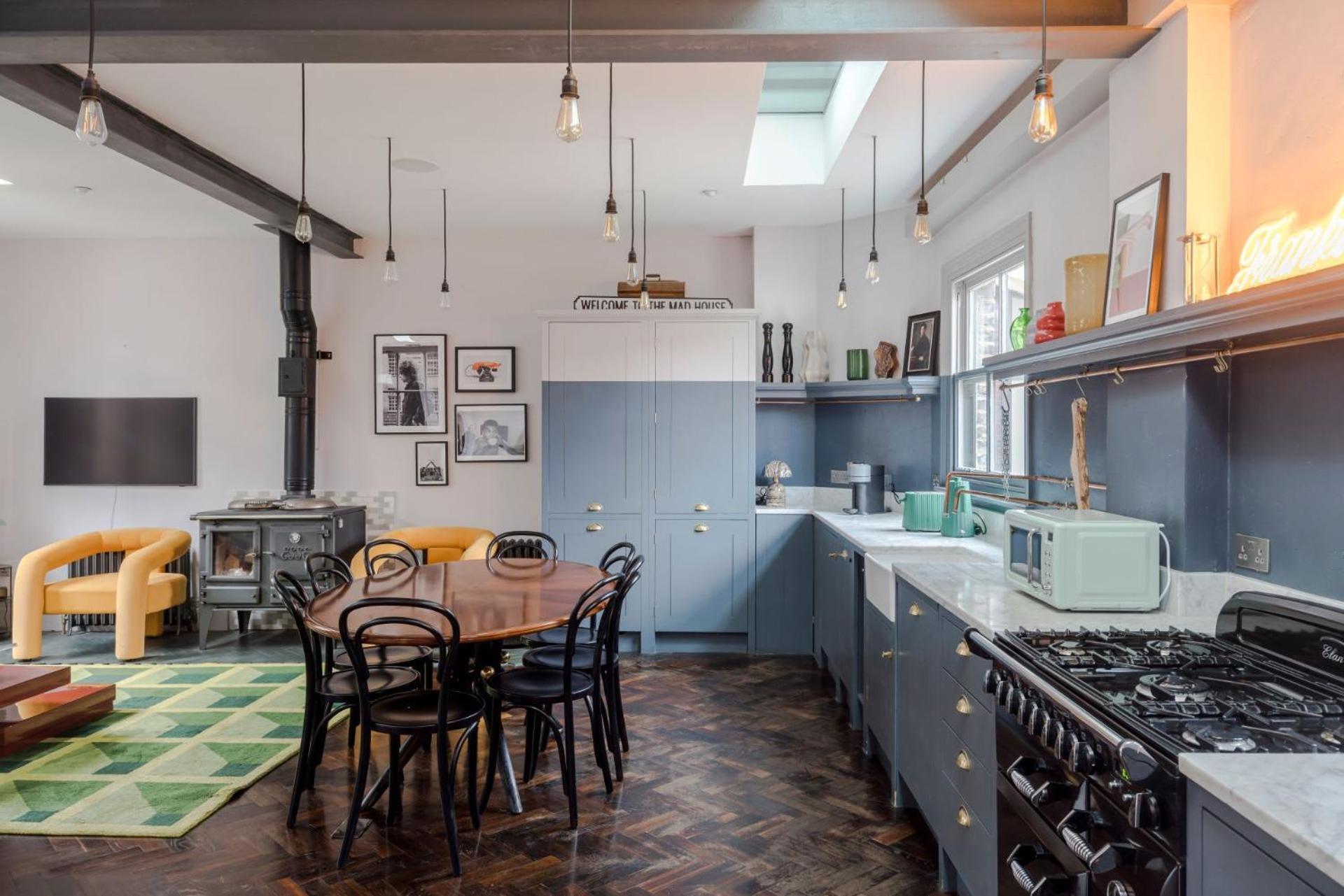 The Dream Factory - Bridge- By Frankie Says Holiday home London