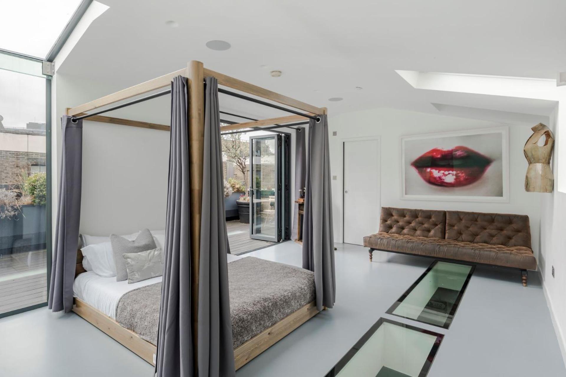 The Dream Factory - Bridge- By Frankie Says Holiday home *
