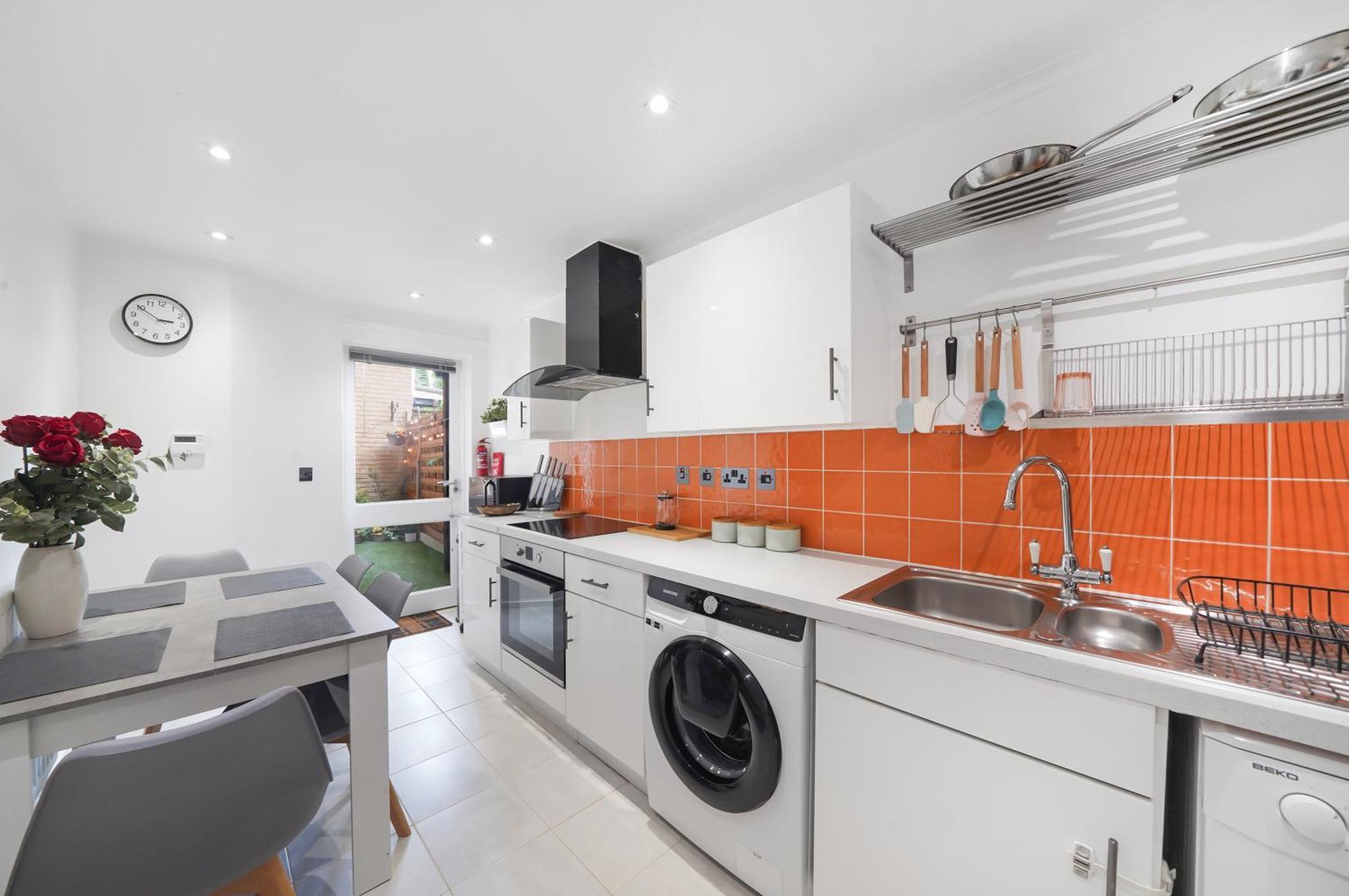 A Beautiful Stylish 2 Bedroom -city Of Apartment