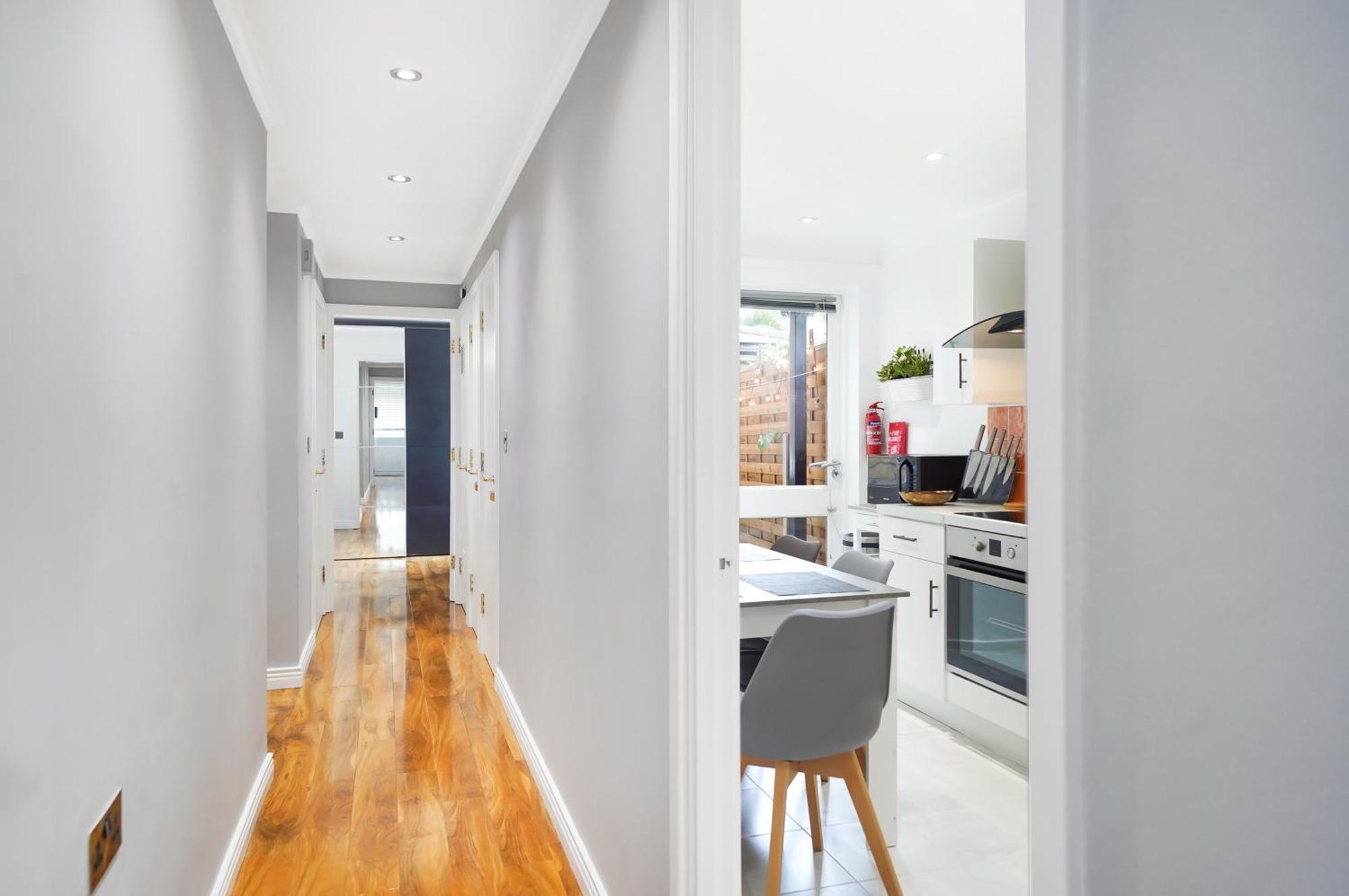 A Beautiful Stylish 2 Bedroom -city Of