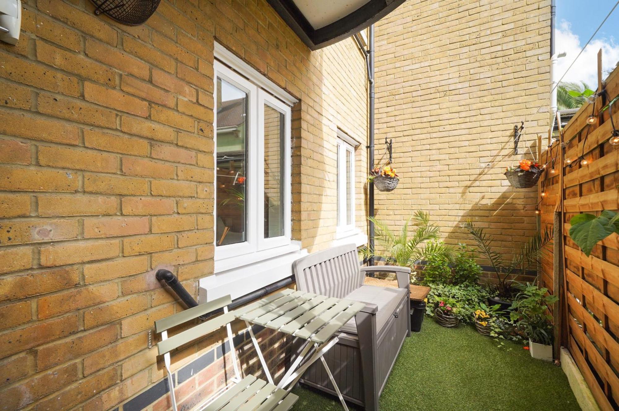 A Beautiful Stylish 2 Bedroom -city Of Apartment