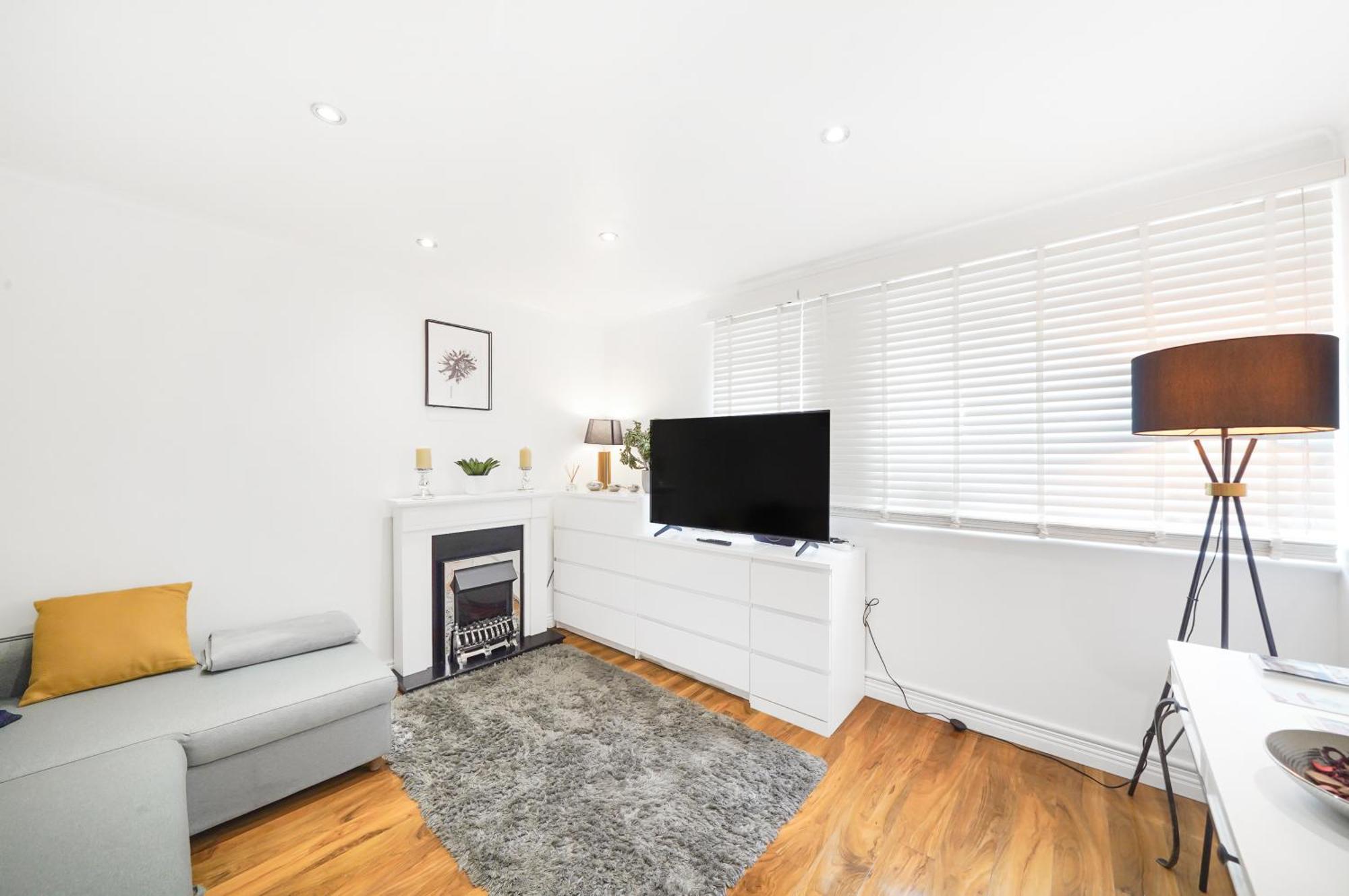 A Beautiful Stylish 2 Bedroom -city Of Apartment *