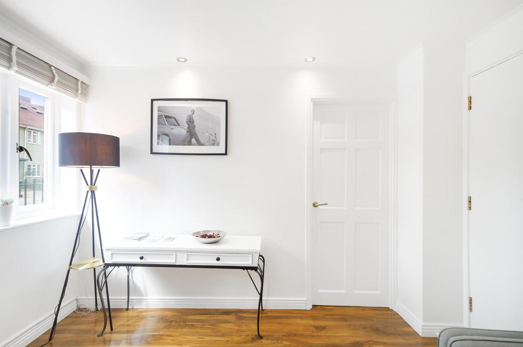A Beautiful Stylish 2 Bedroom -city Of Apartment London