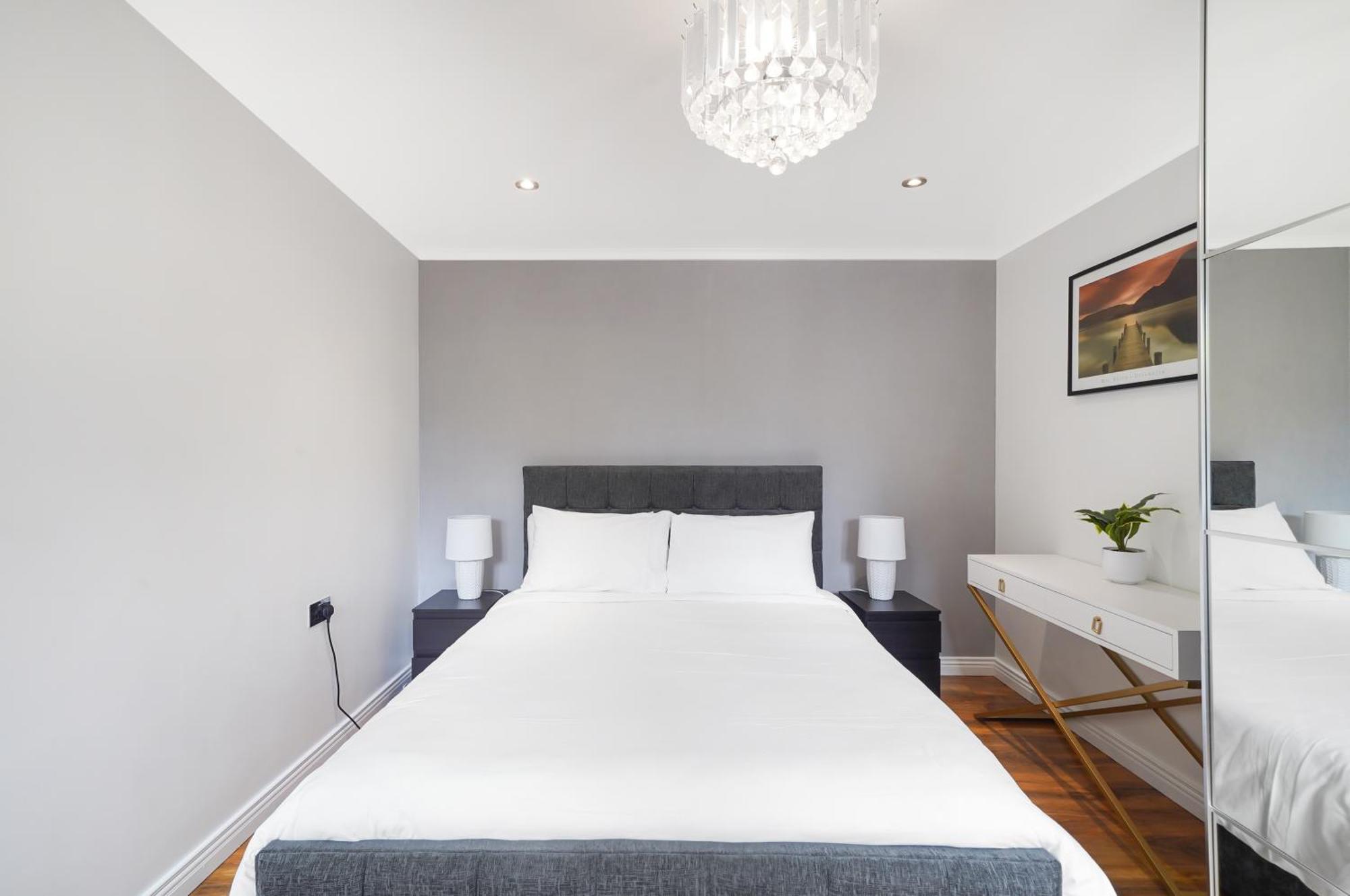 A Beautiful Stylish 2 Bedroom -city Of