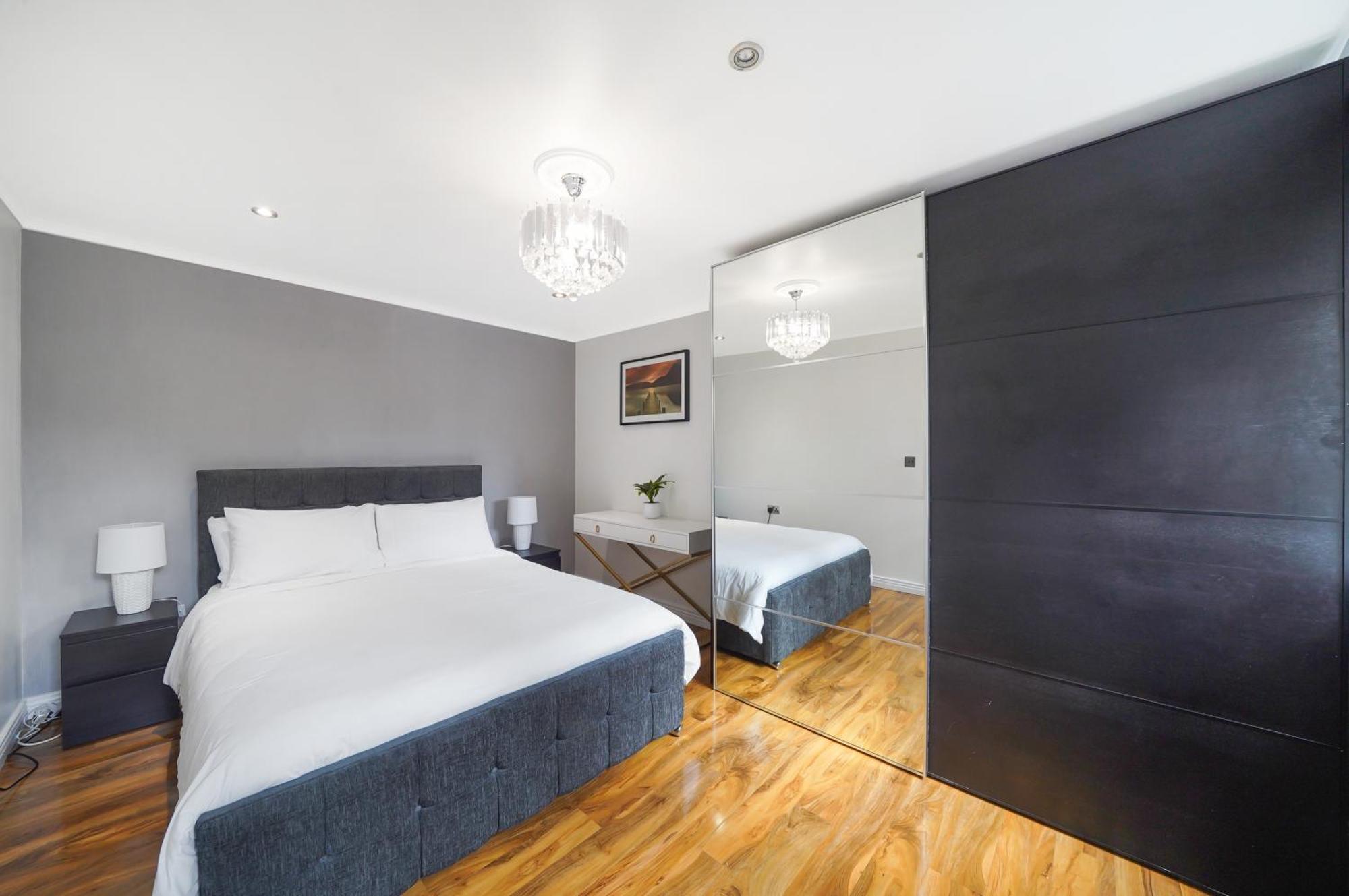A Beautiful Stylish 2 Bedroom -city Of * London