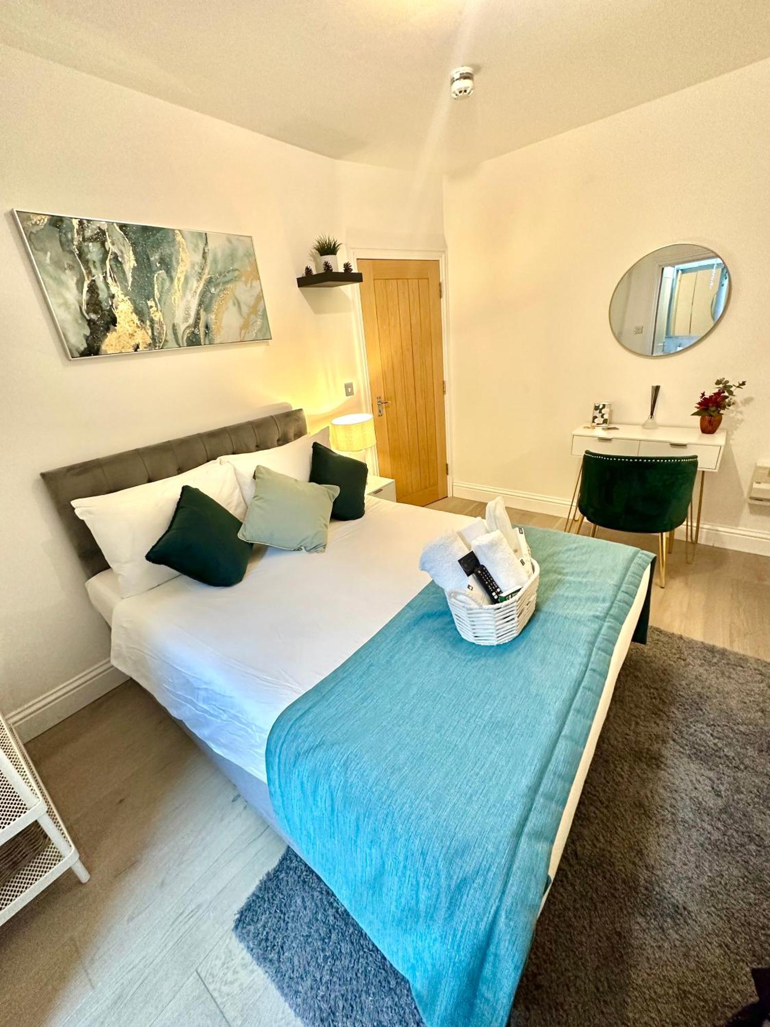 The Luxe En-suite In Stratford Homestay