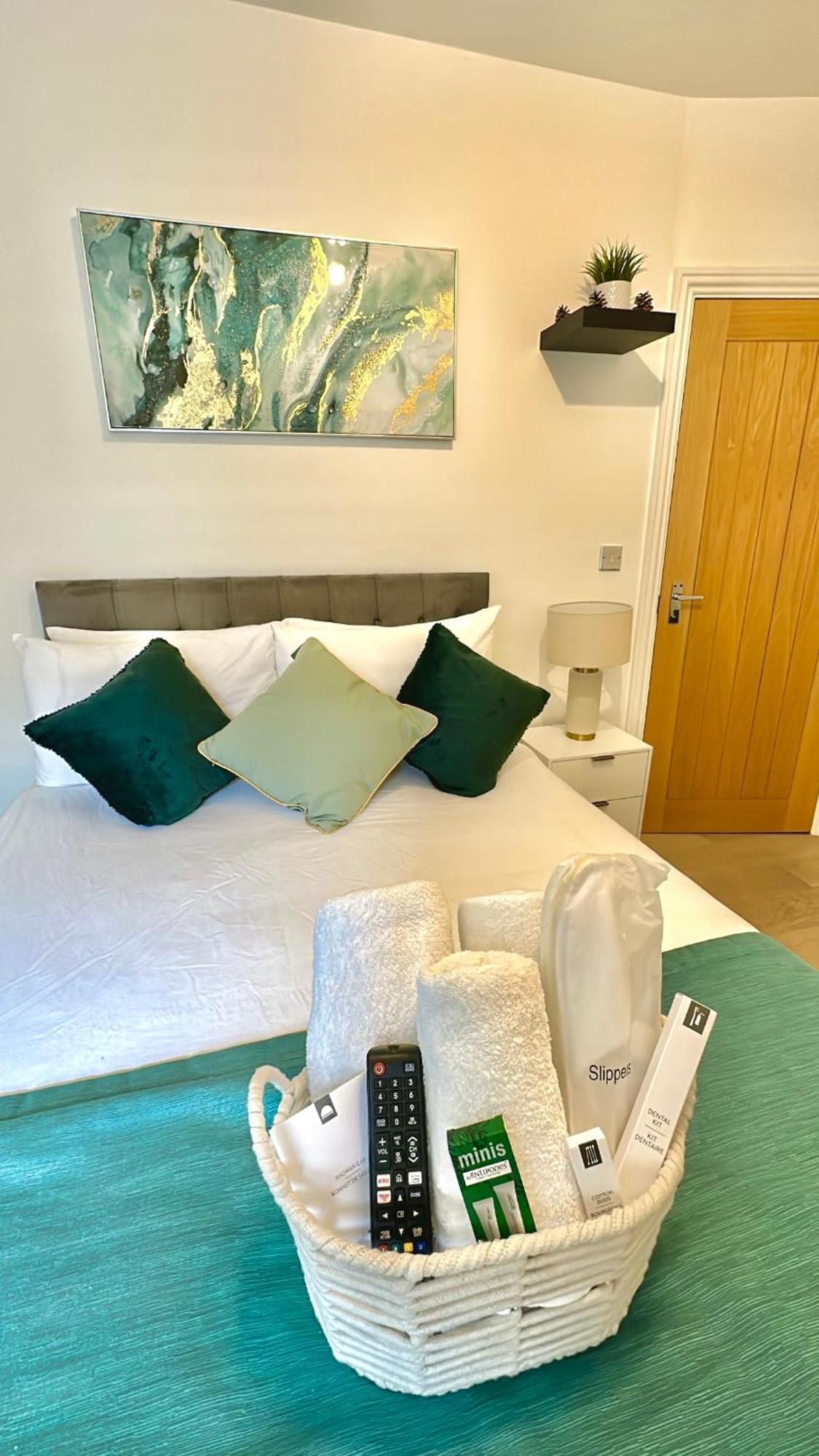 The Luxe En-suite In Stratford Homestay London