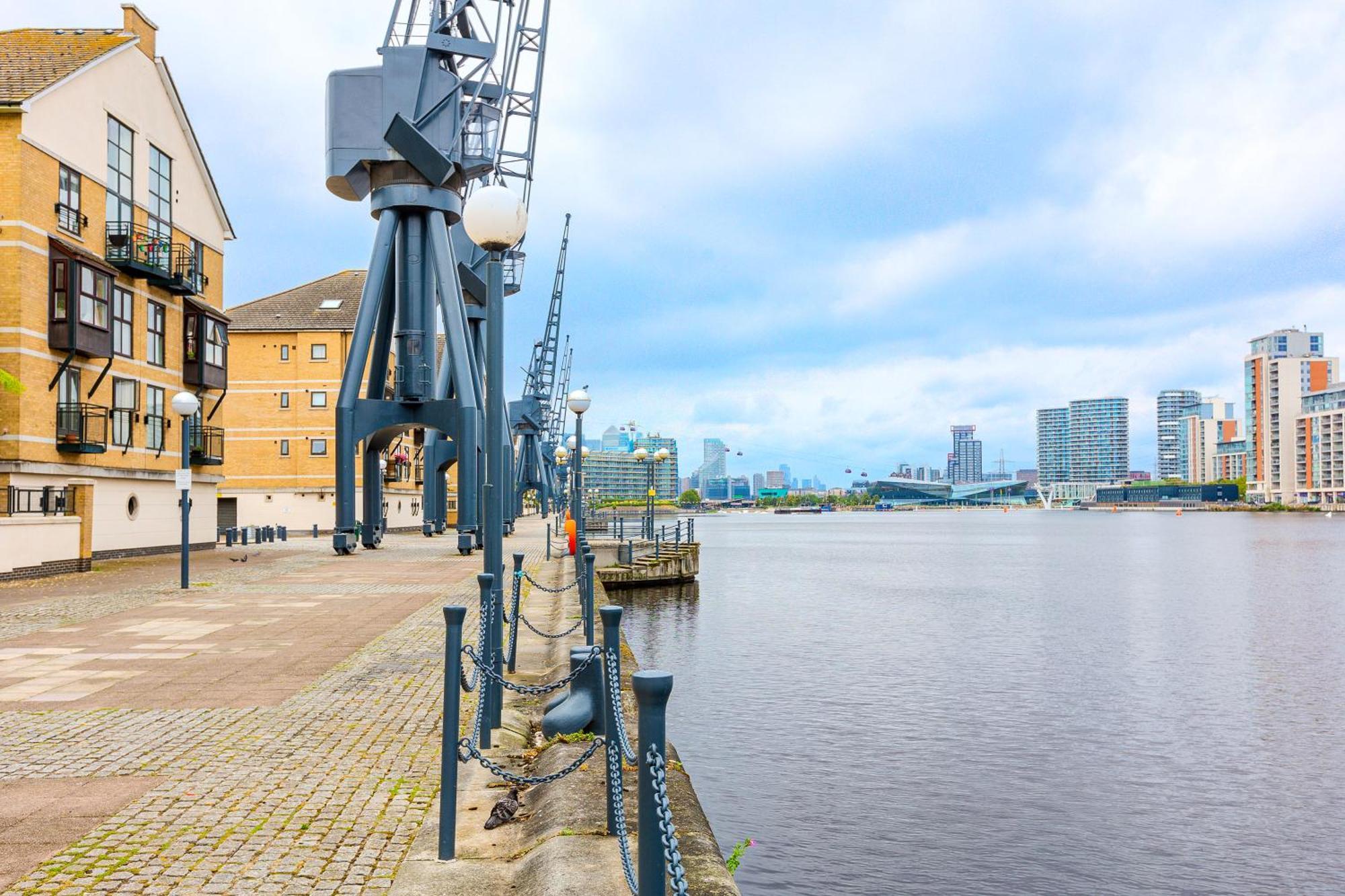 Apartamento Bright New 2br Flat With Balcony Near Excel *