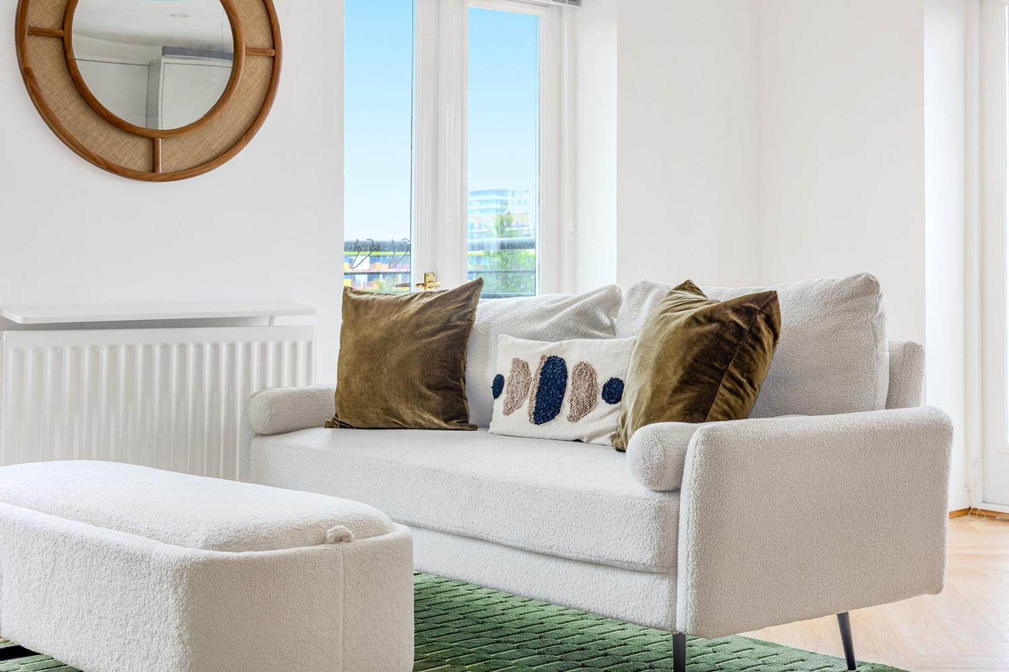 Bright New 2br Flat With Balcony Near Excel Apartamento *