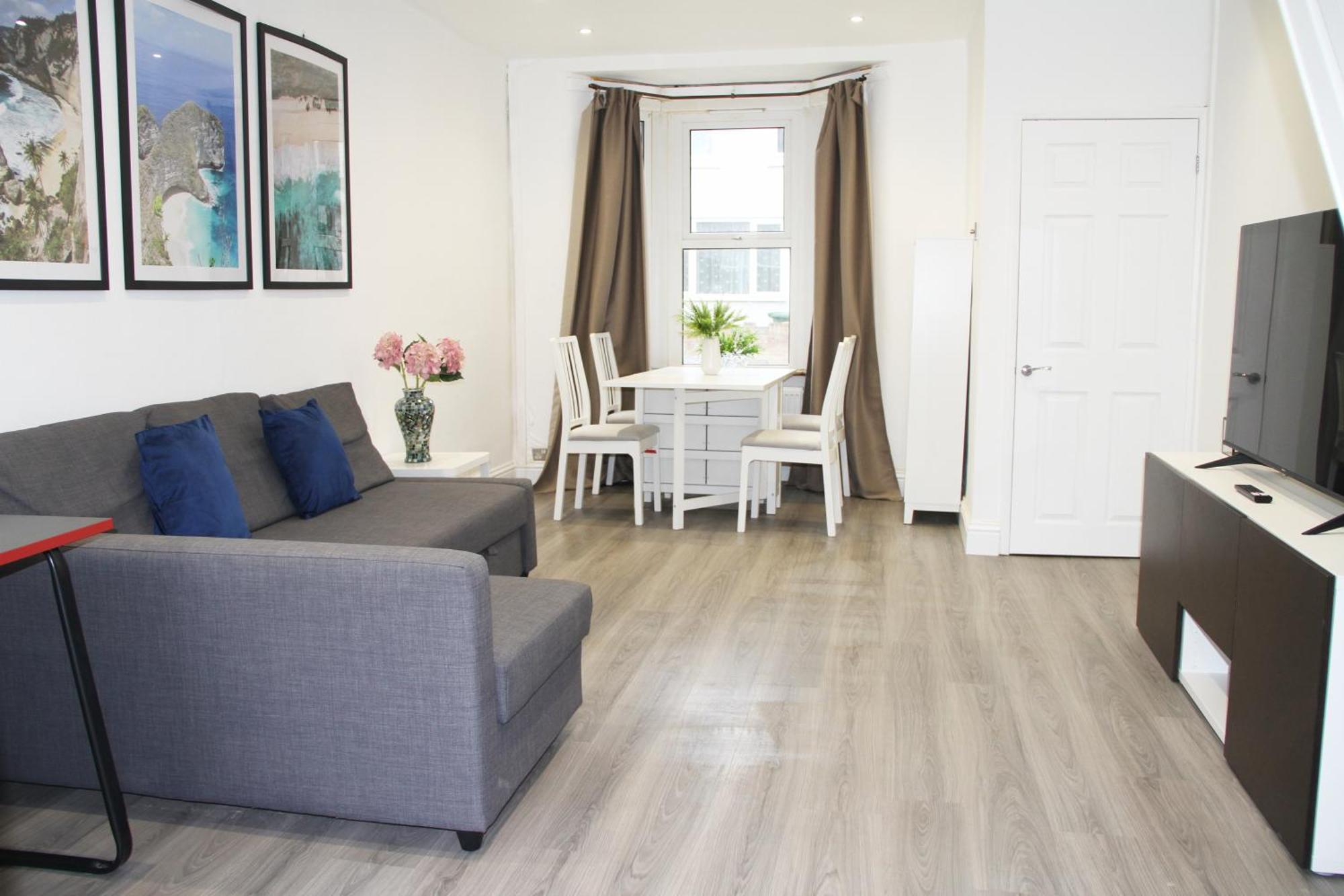 Сasa de vacaciones No 10 Spacious 2-bedroom House In Stratford With Parking For Up To Six