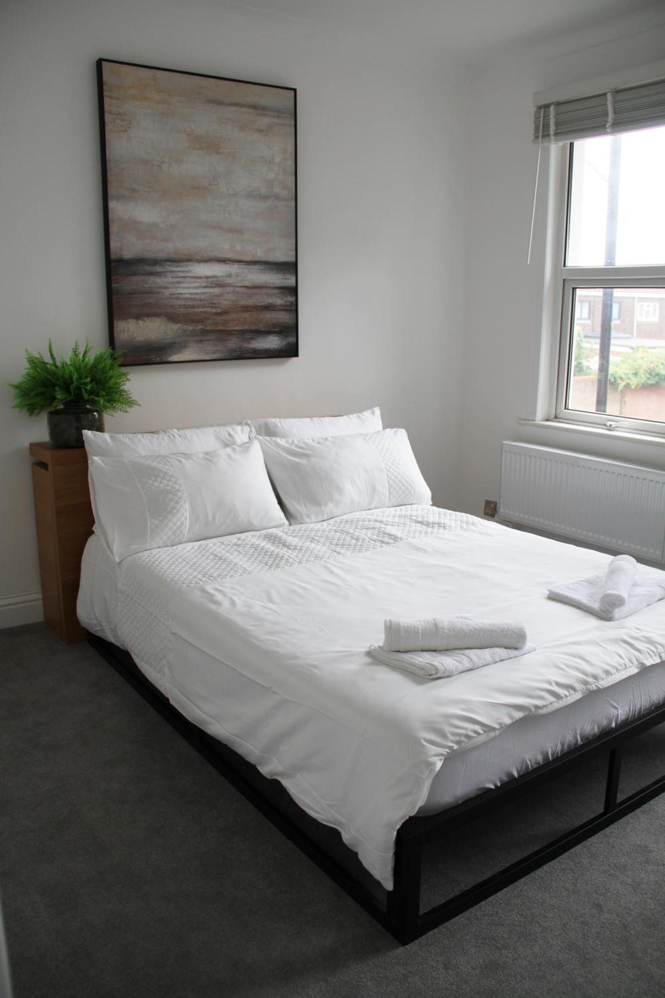 No 10 Spacious 2-bedroom House In Stratford With Parking For Up To Six Сasa de vacaciones *
