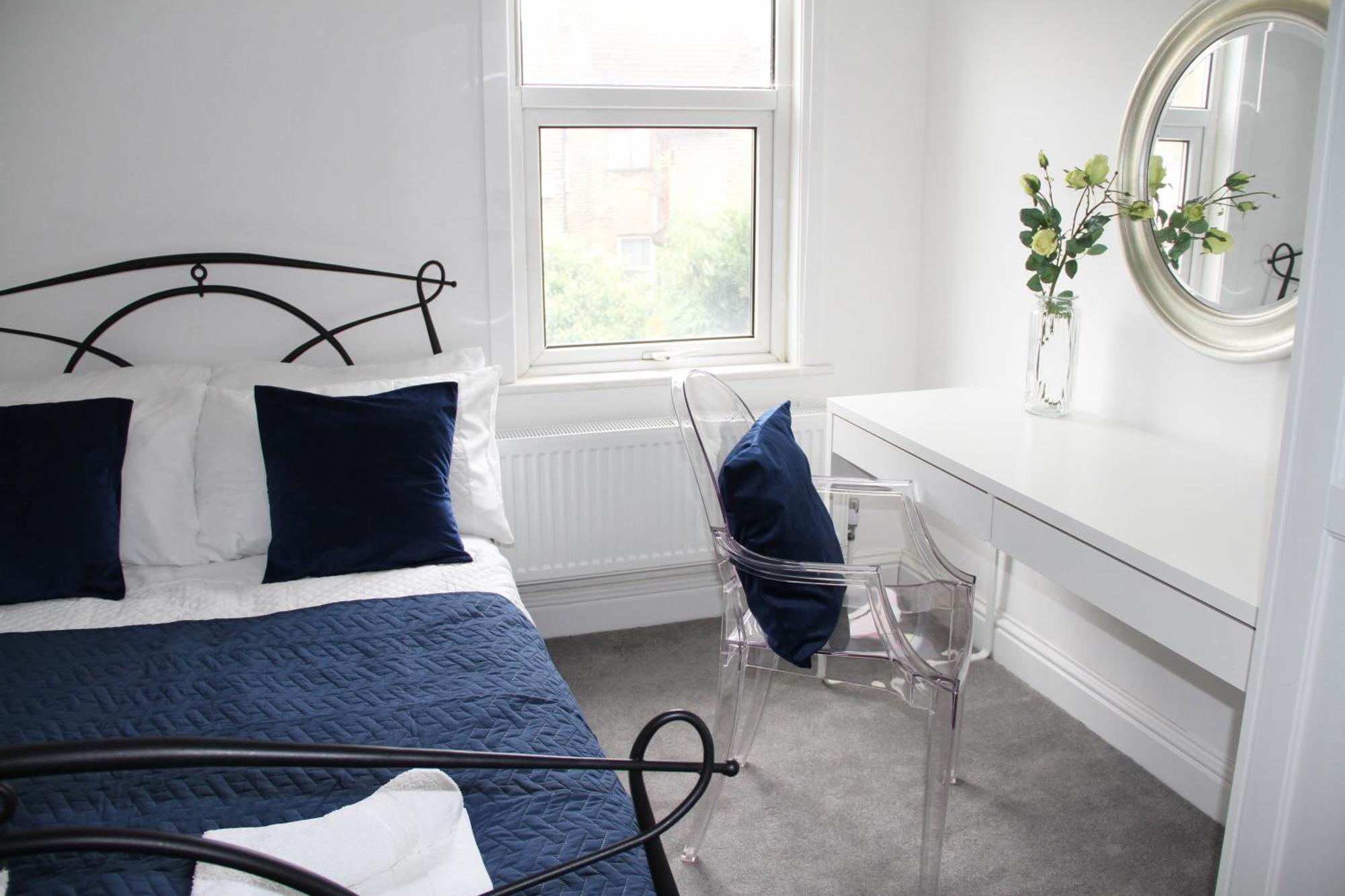 No 10 Spacious 2-bedroom House In Stratford With Parking For Up To Six * Londres
